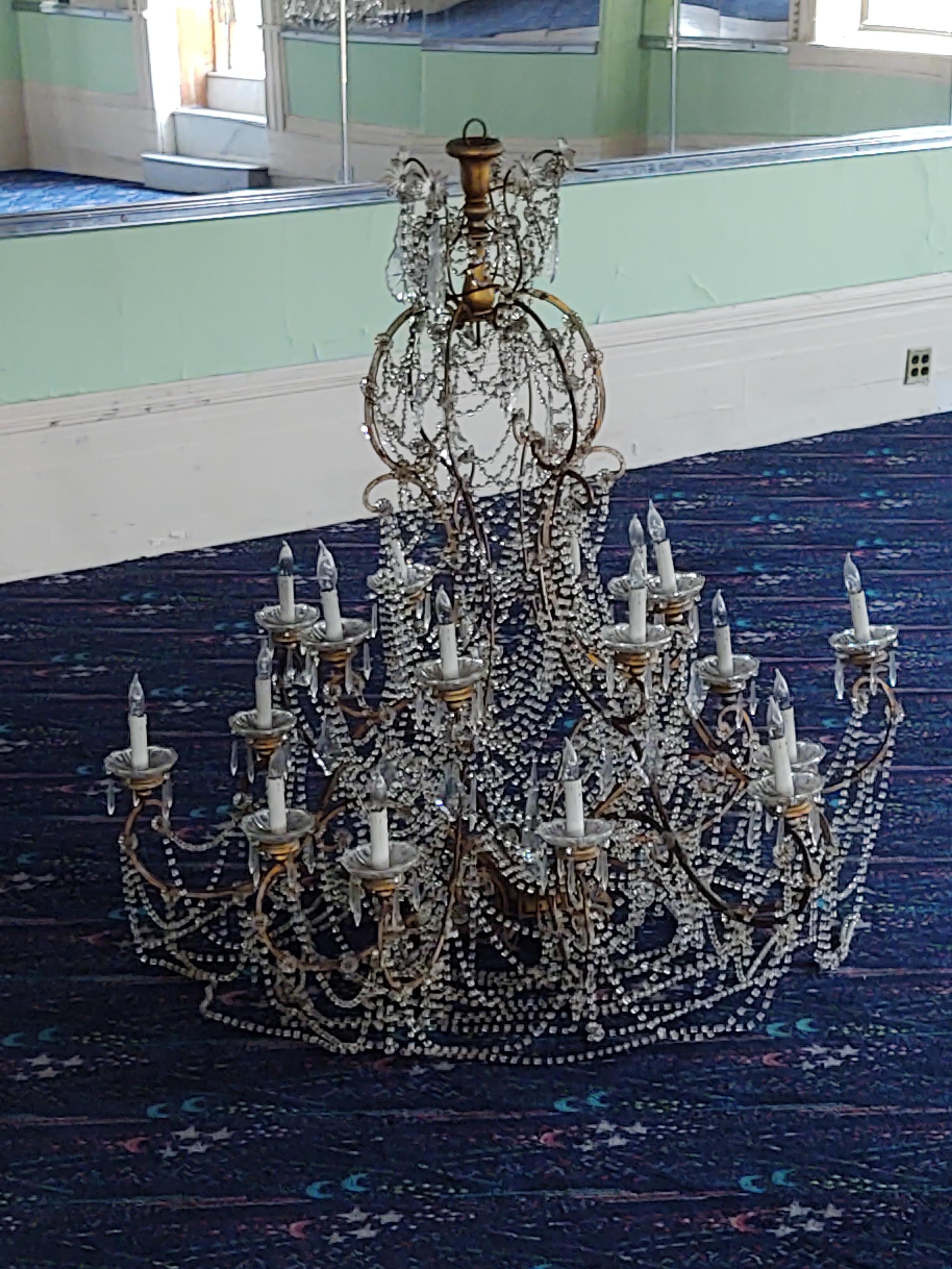 Unique Italian Wood Gilded Iron Beaded Crystal Chandelier w/ 18 Lights For Sale 10