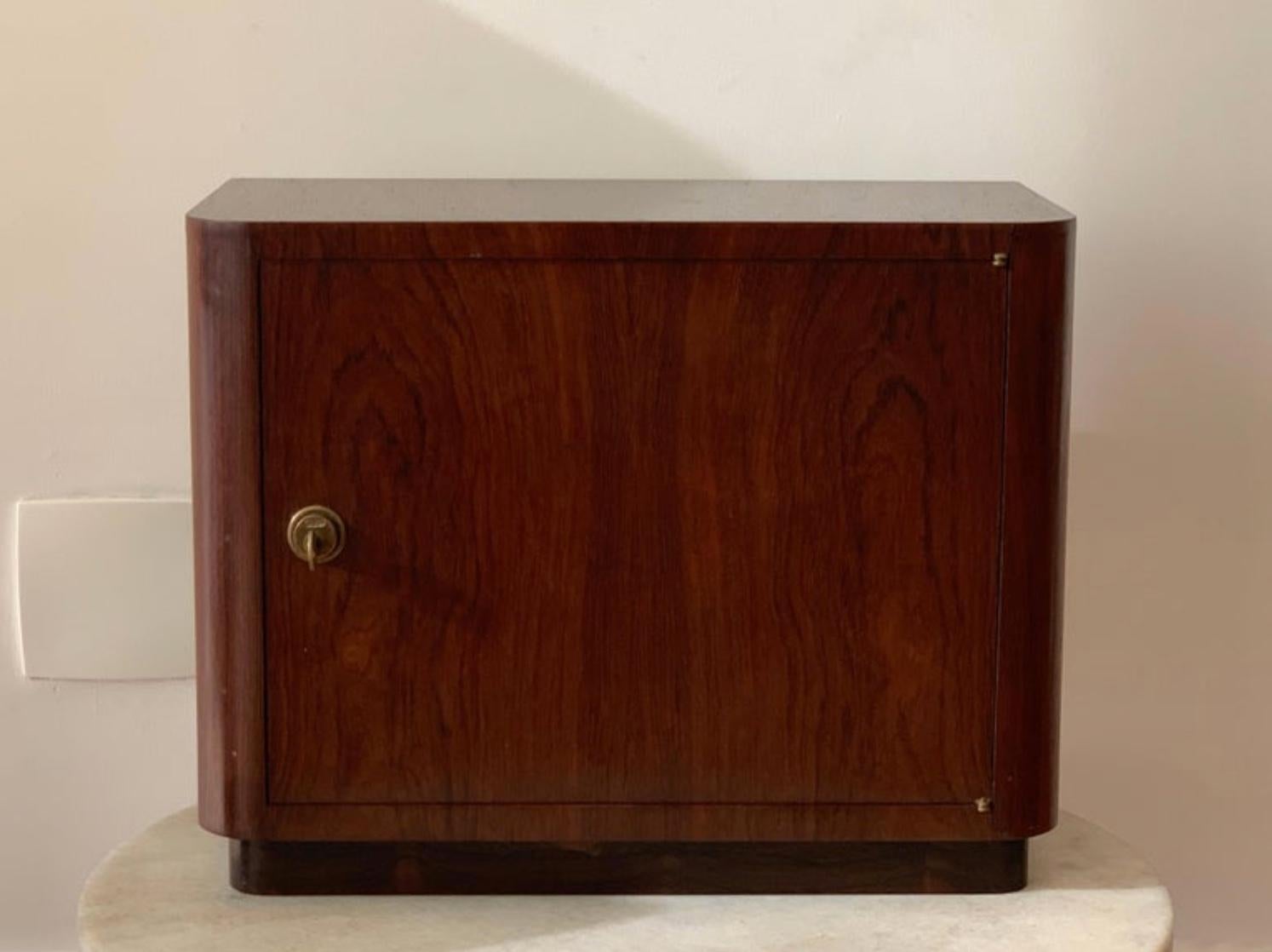Exquisite Jacaranda jewelry chest by Joaquim Tenreiro, with original lock and key.

Joaquim Tenreiro (1906–1992) was among the leading furniture designers and visual artists in mid-20th century Brazil.

Tenreiro was born in Melo, Gouveia,