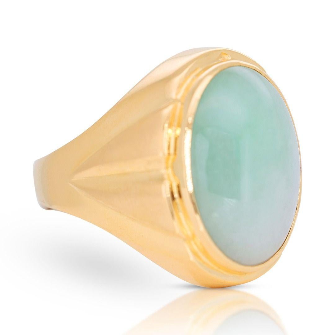 Cabochon Exquisite Jade Ring set in Gleaming 18K Yellow Gold  For Sale