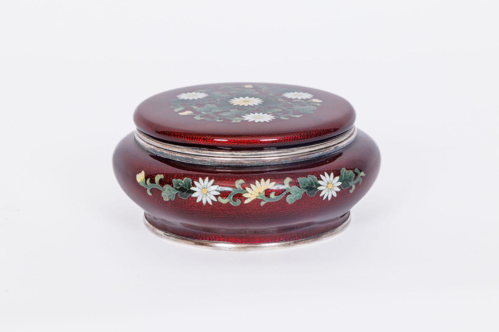 Exquisite Japanese Cloisonné Red Enamel Six-Piece Dressing Table Set, Ando Jubei For Sale 9