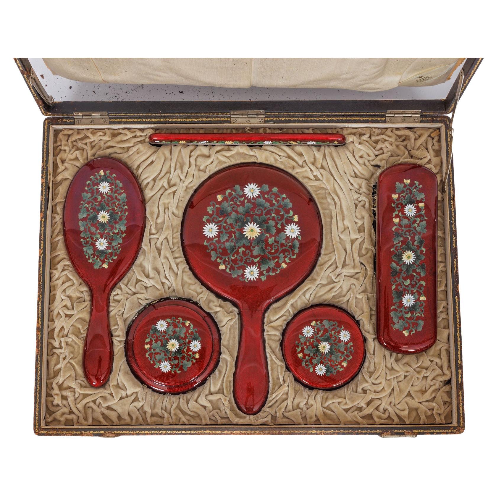 Japanese Ando Jubei Cloisonné Enamel Six-Piece Dressing Table Set with Ando Marks and Original Fitted Case

A rare Japanese cloisonné enamel six-piece dressing table set by Ando Jubei (J. Ando), dating to the early twentieth century, complete with