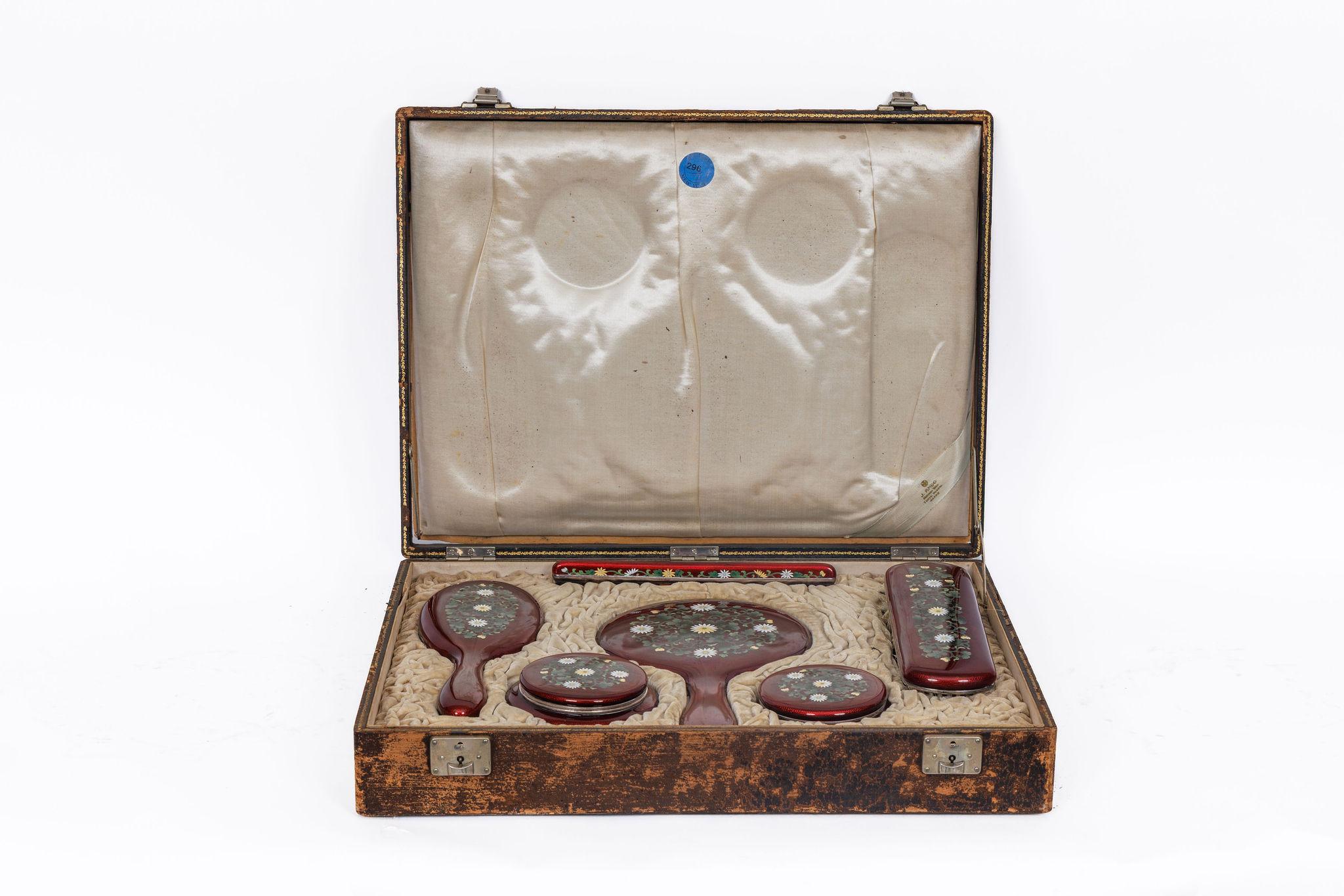 Meiji Exquisite Japanese Cloisonné Red Enamel Six-Piece Dressing Table Set, Ando Jubei For Sale