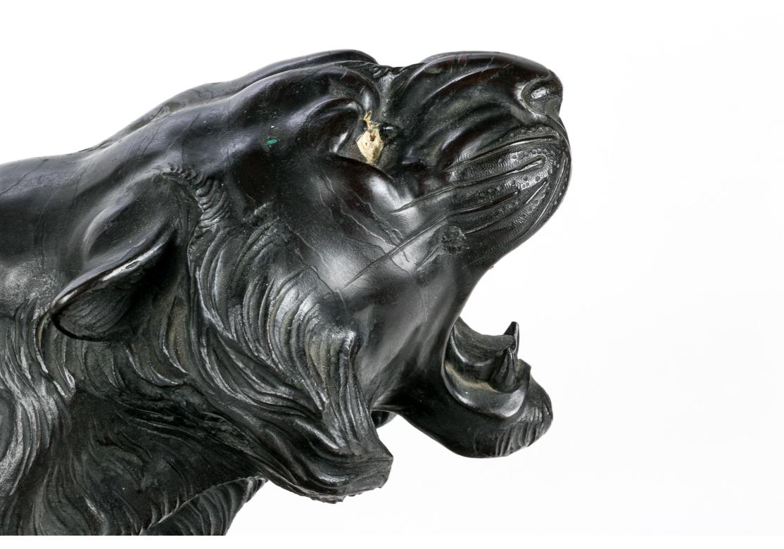 Squisita tigre giapponese in rame su supporto in wood intagliato in vendita 3