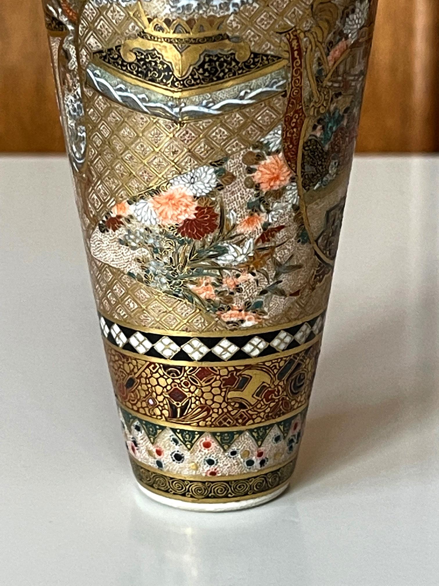 Exquisite Japanese Satsuma Vase by Seikozan For Sale 3