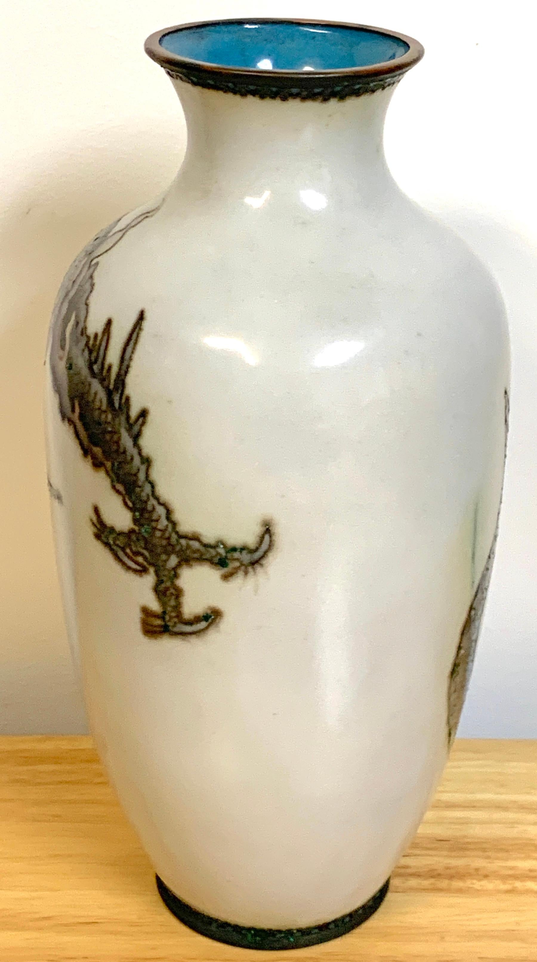 Exquisite japanische drahtlose Cloisonné-Vase mit Drachenmotiv, Meiji/Taisho-Periode im Angebot 5
