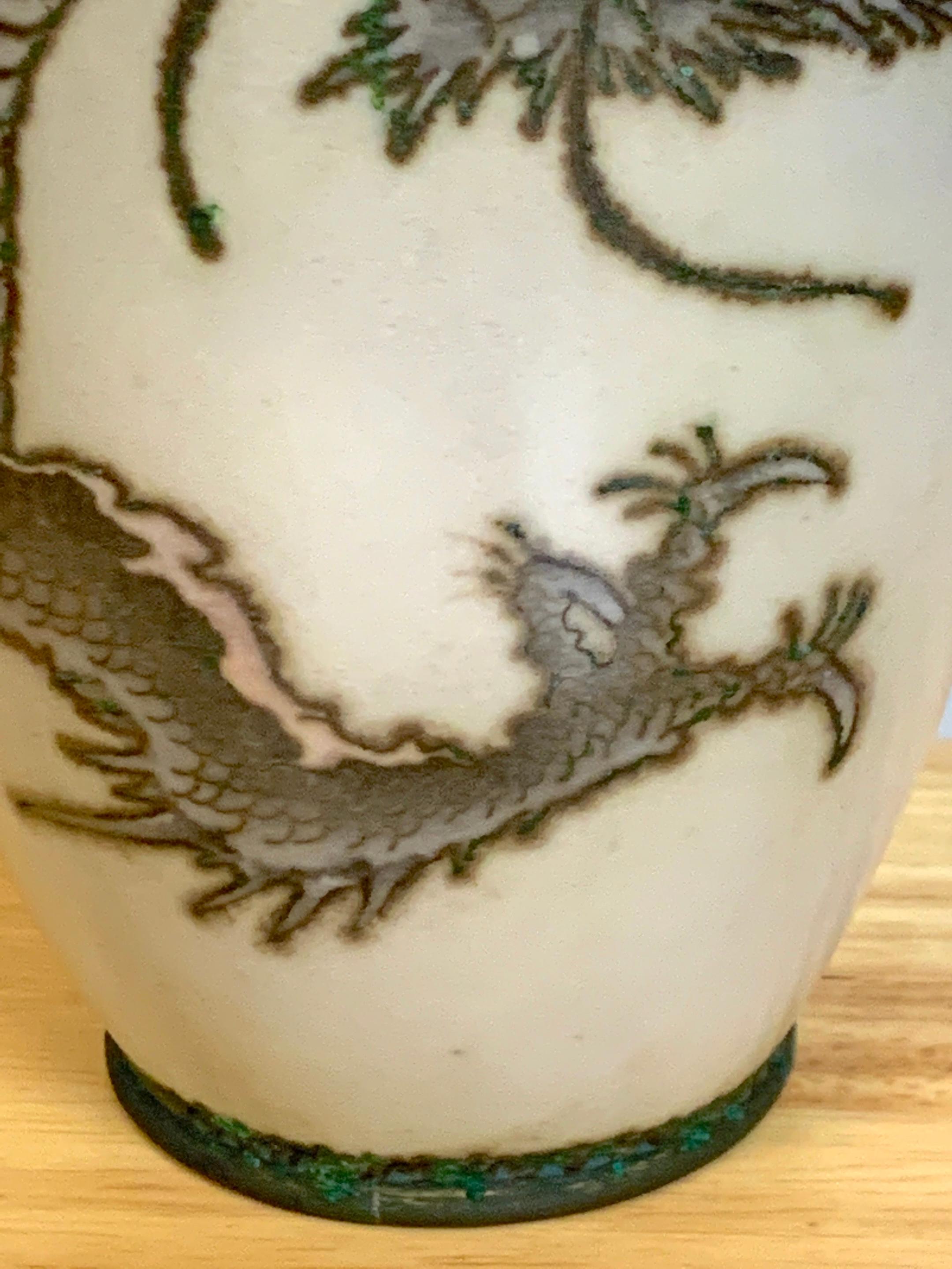 Exquisite japanische drahtlose Cloisonné-Vase mit Drachenmotiv, Meiji/Taisho-Periode im Angebot 1