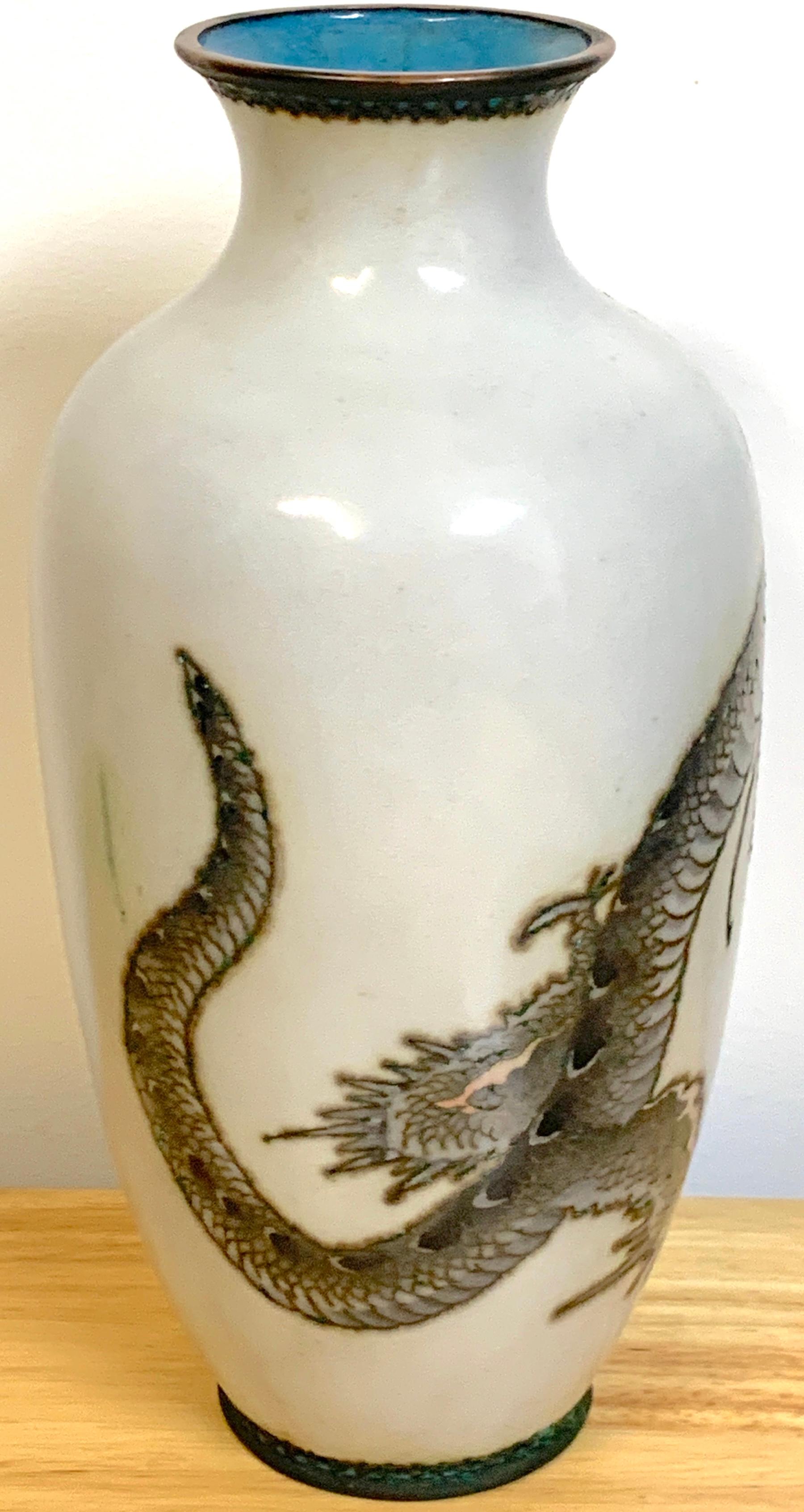 Exquisite japanische drahtlose Cloisonné-Vase mit Drachenmotiv, Meiji/Taisho-Periode im Angebot 2