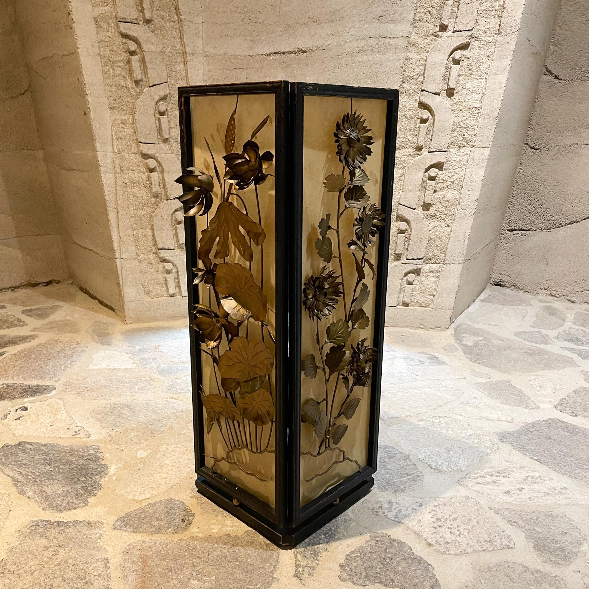 Exquisite Japanese Wood Lantern Table Lamp Unique Brass Flower Panels 1960s Asia For Sale 2