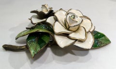 Squisito Objet d'art di Jay Strongwater con fiori di gardenia smaltati e gioiello