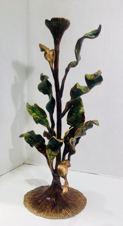 Exquisito Candelabro Alto de Hojas Onduladas de Metal Esmaltado Jay Strongwater