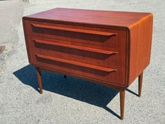 Splendido comò in teak di Johannes Andersen, degli anni '60