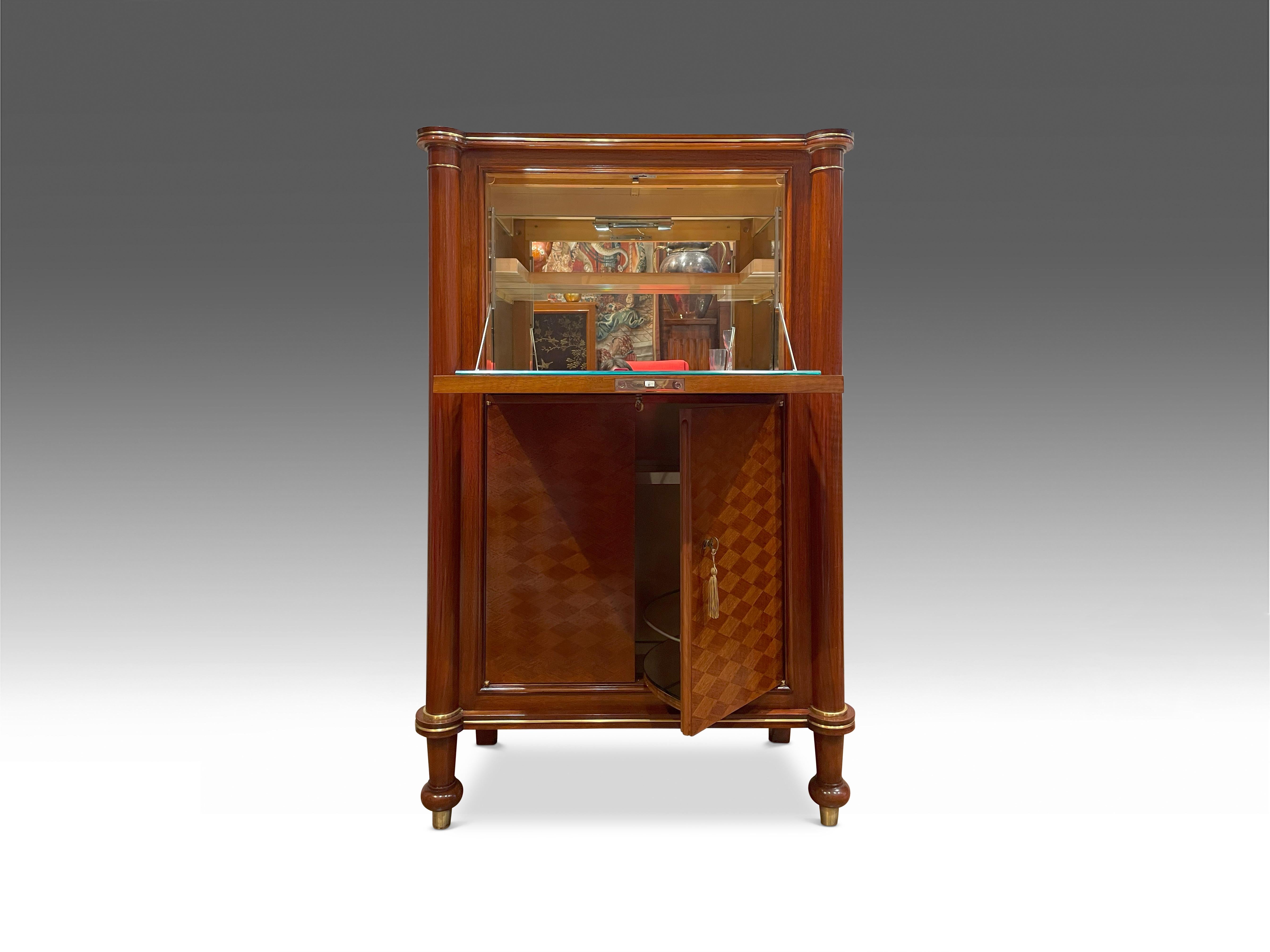 Marqueterie Exquisité Jules Leleu Late Art Deco Mid-century Dry Bar with Marquetry Detail. en vente
