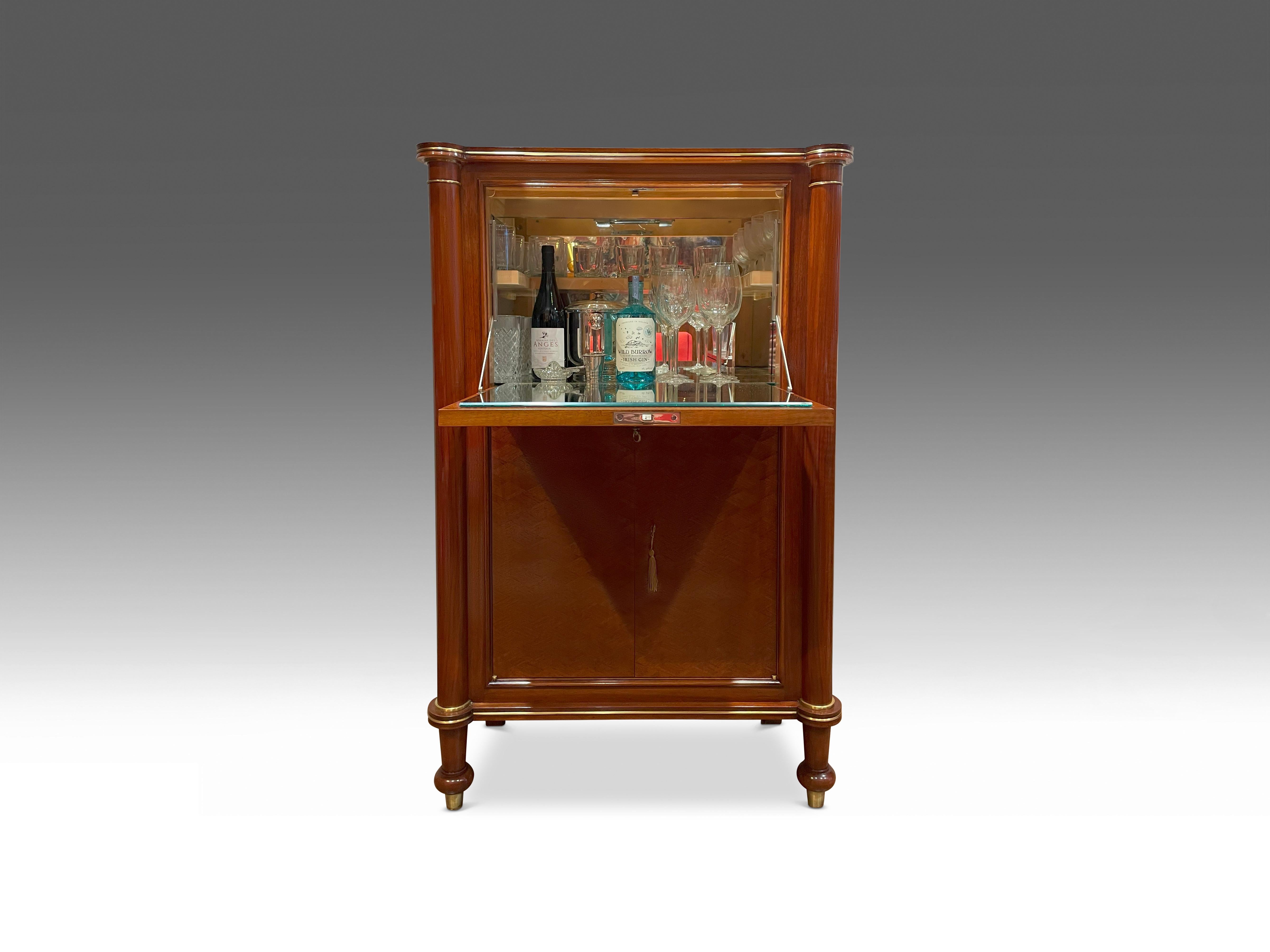 Exquisité Jules Leleu Late Art Deco Mid-century Dry Bar with Marquetry Detail. Bon état - En vente à Dublin 8, IE