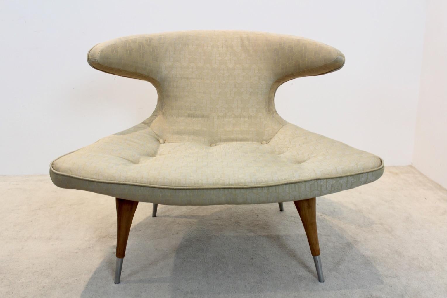 Mid-Century Modern Exquisite Karpen of California ‘Horn Chair’ in Gold Fabric and Walnut For Sale