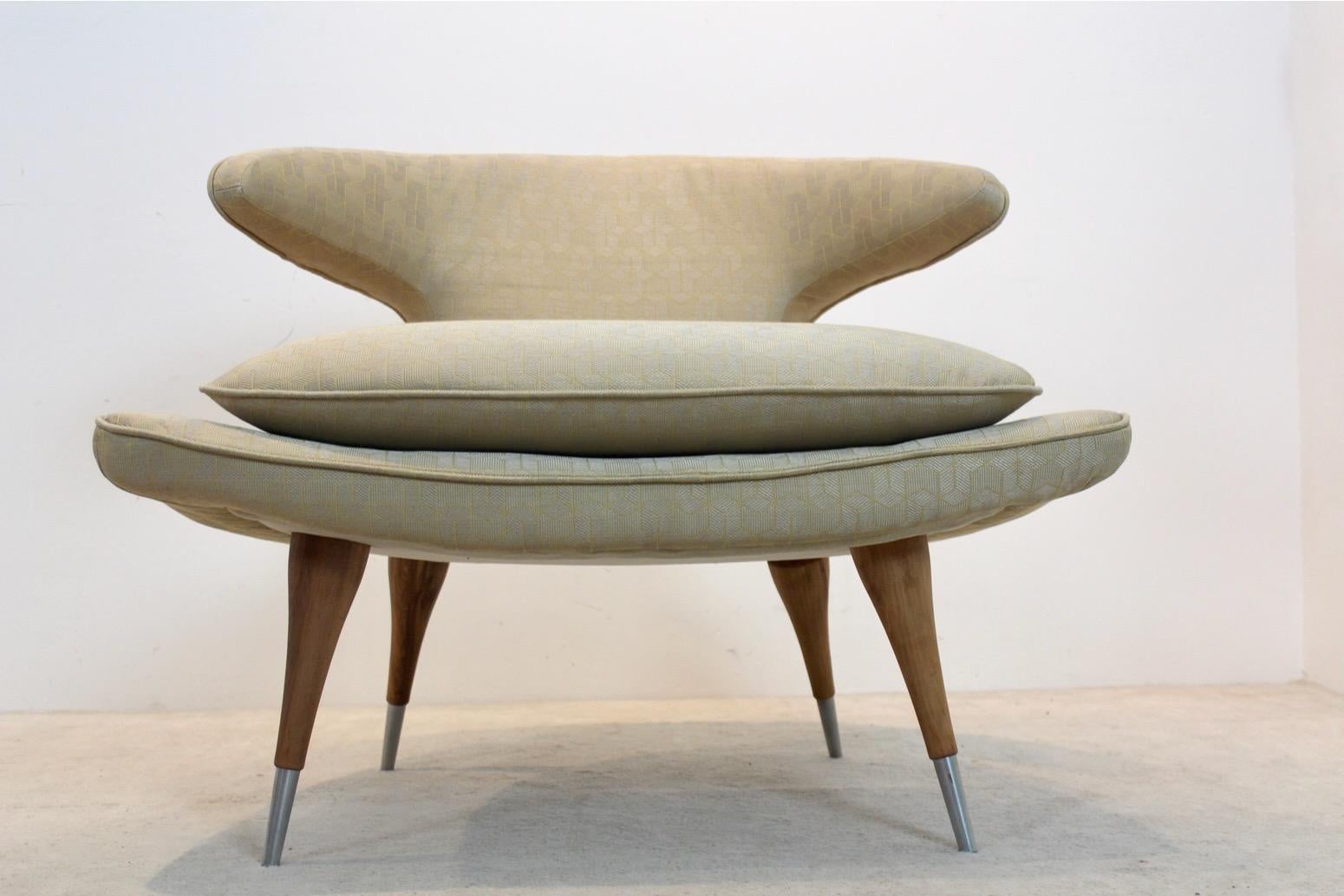 American Exquisite Karpen of California ‘Horn Chair’ in Gold Fabric and Walnut For Sale
