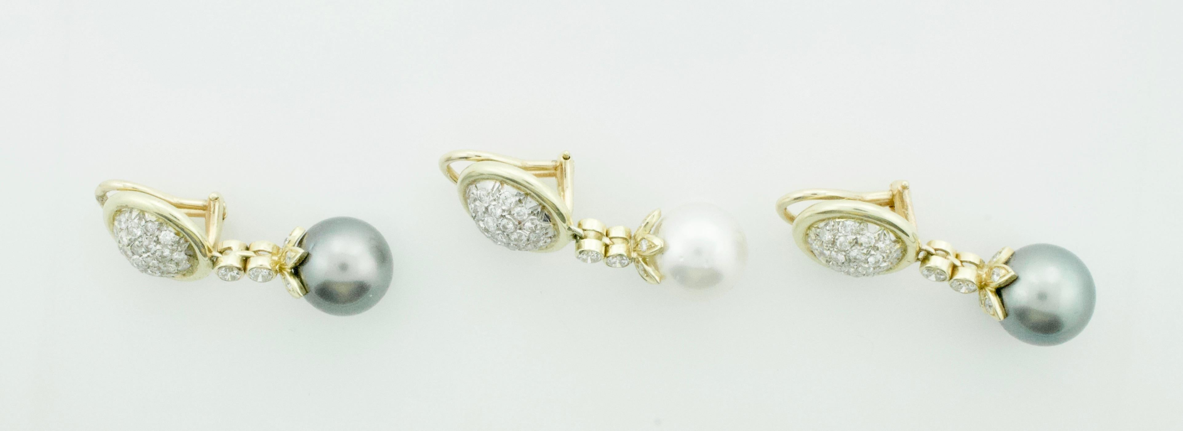Taille ronde Boucles d'oreilles exquises en or jaune 14K avec diamants et perles (lot de 3) en vente