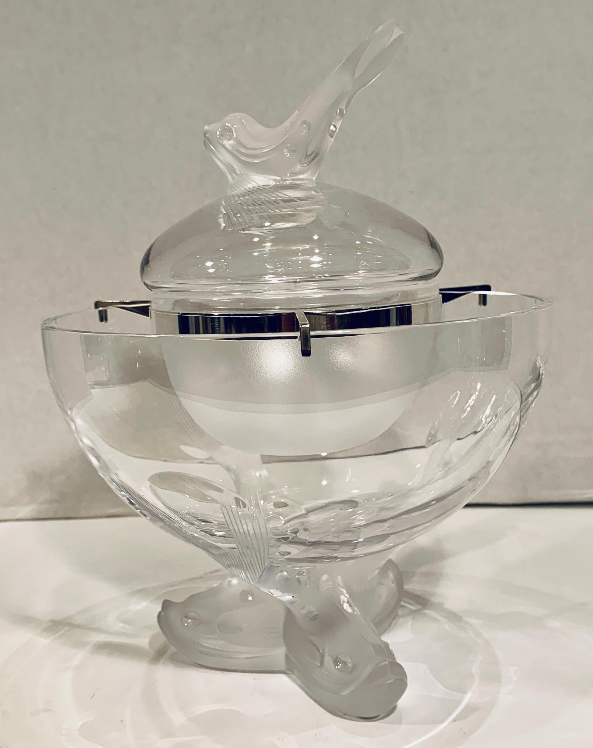 Exquisite Lalique France Crystal Caviar Serving Dish in Igor Dolphin Pattern In Good Condition In Tustin, CA