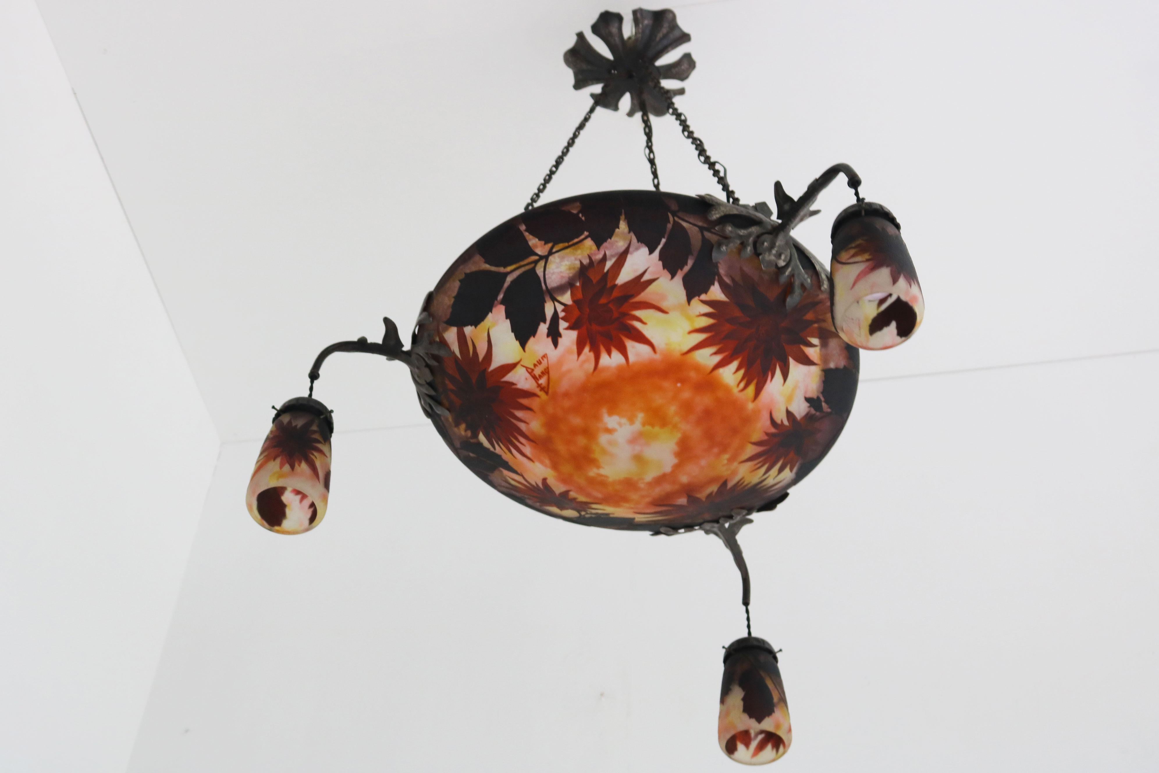 Exquisite large Daum Nancy & Louis Majorelle chandelier model “Dahlia” 1905 For Sale 4