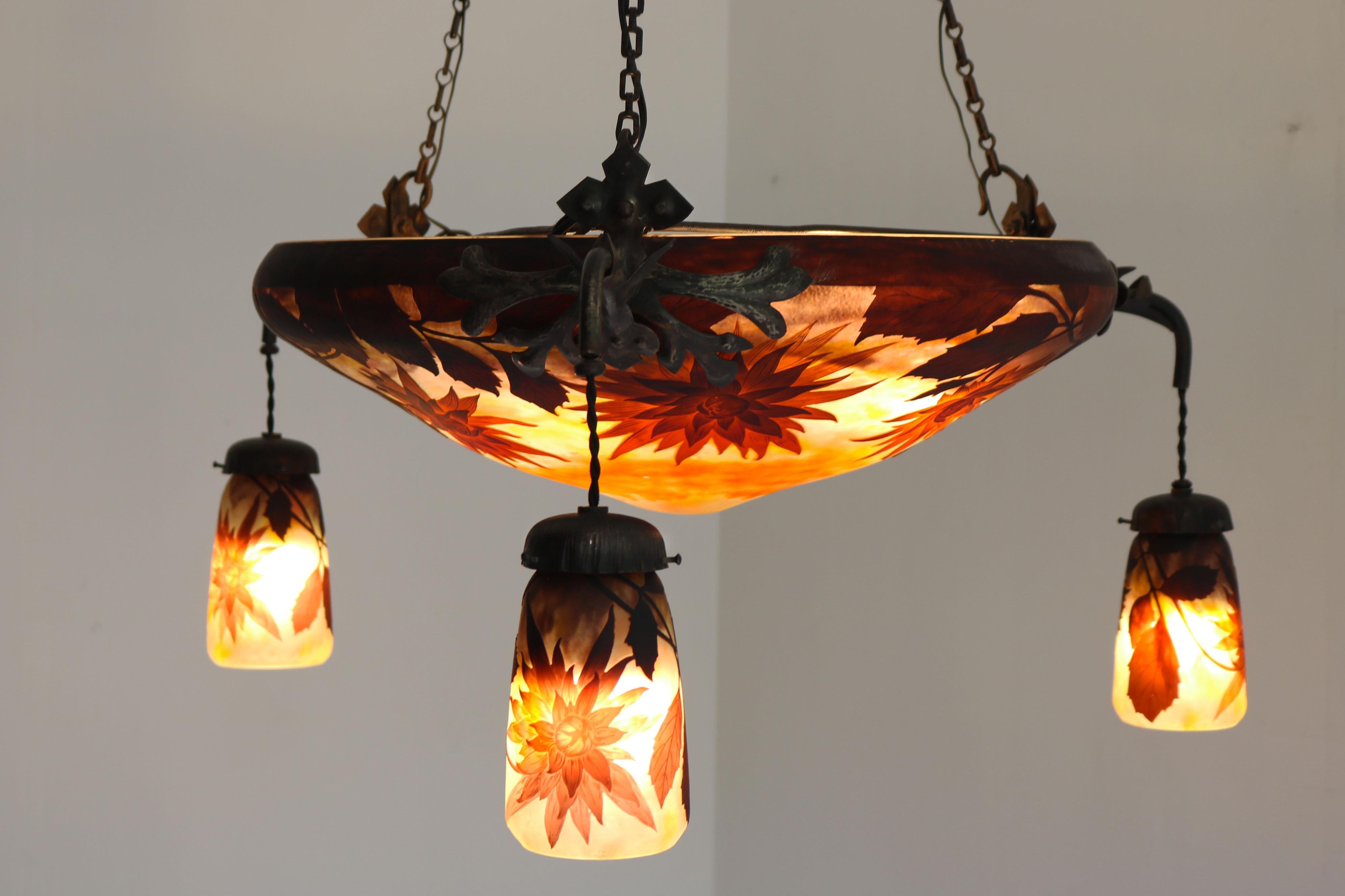 Exquisite large Daum Nancy & Louis Majorelle chandelier model “Dahlia” 1905 For Sale 5