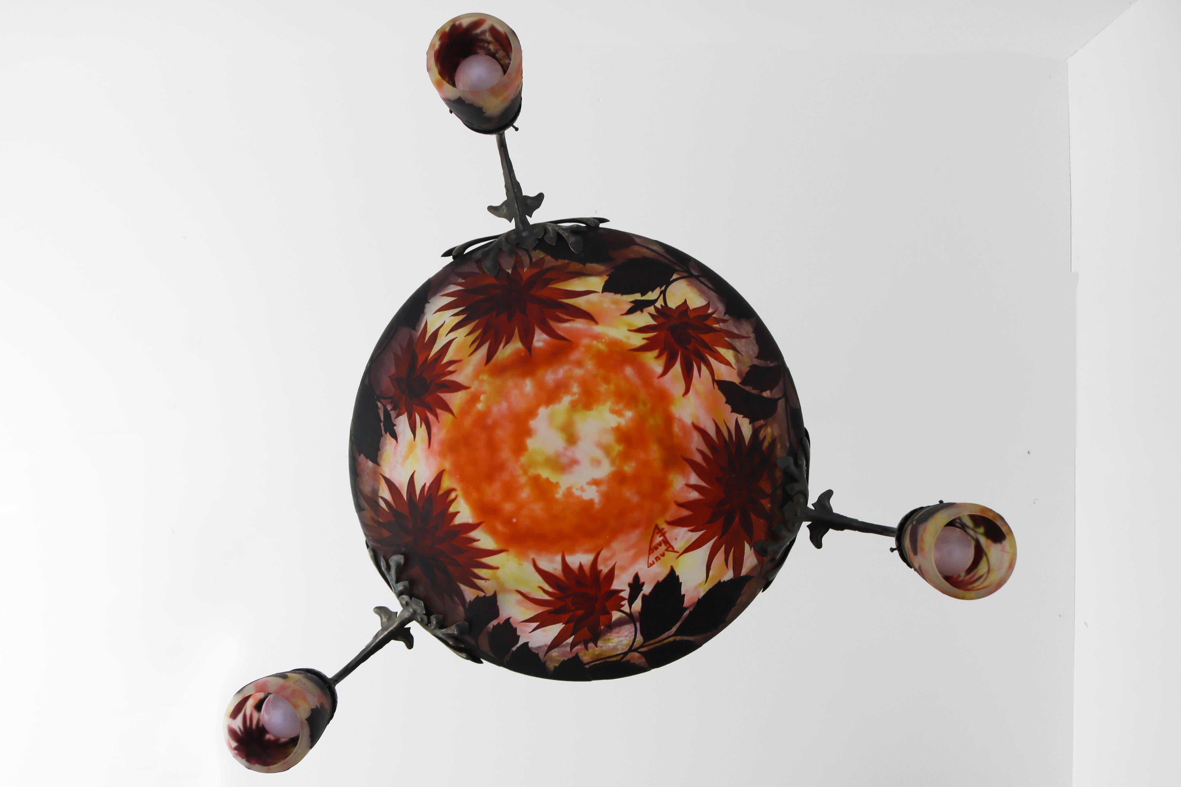 Exquisite large Daum Nancy & Louis Majorelle chandelier model “Dahlia” 1905 For Sale 6