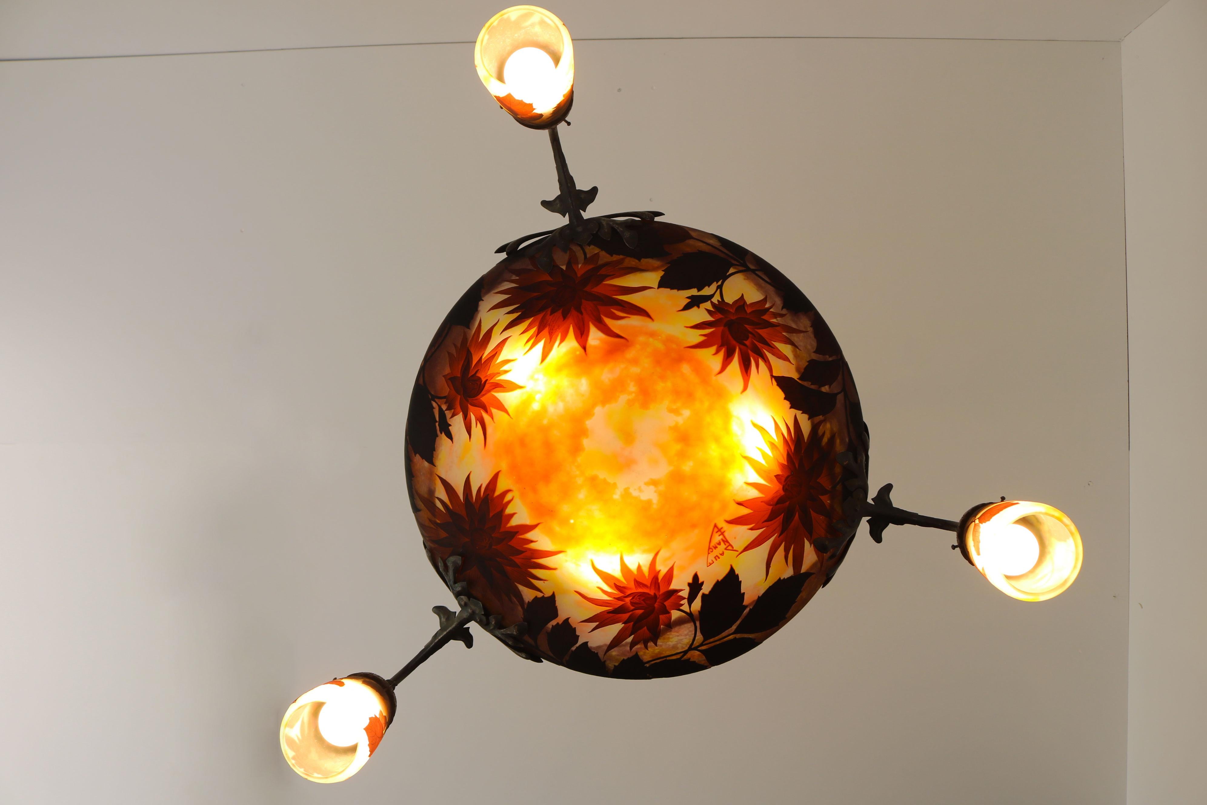 Exquisite large Daum Nancy & Louis Majorelle chandelier model “Dahlia” 1905 For Sale 7