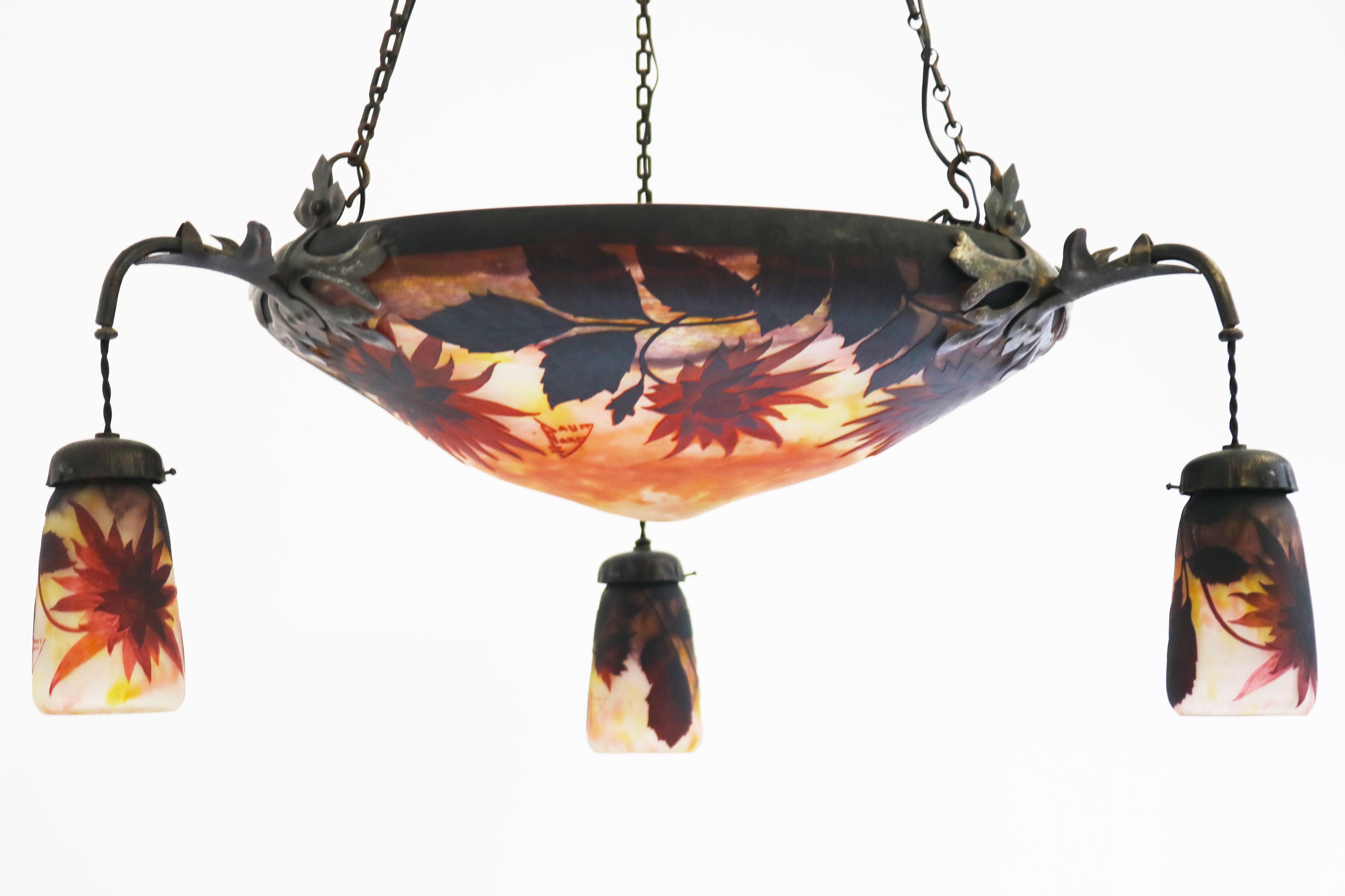 Exquisite large Daum Nancy & Louis Majorelle chandelier model “Dahlia” 1905 For Sale 10