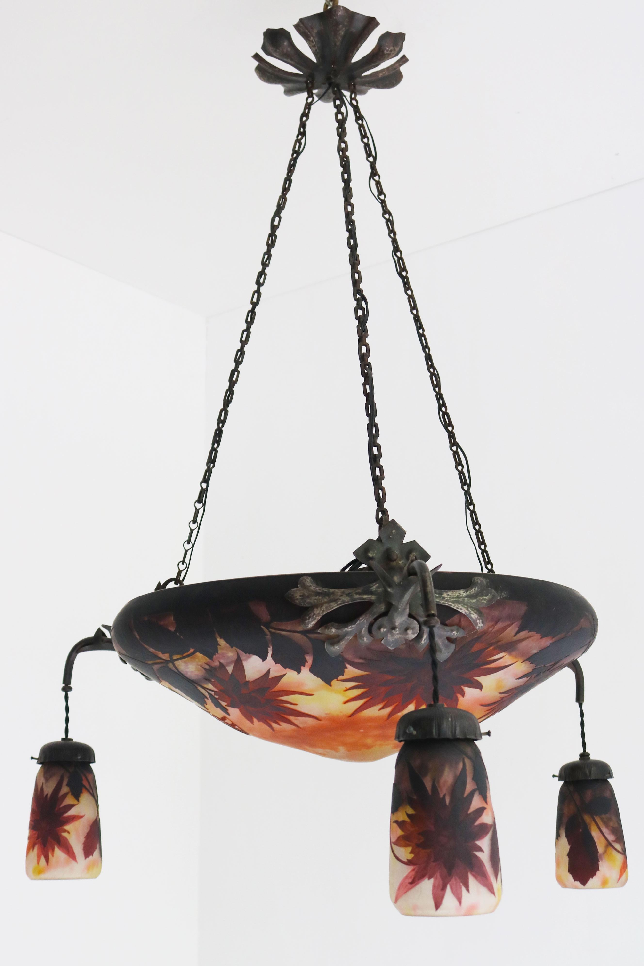 Exquisite large Daum Nancy & Louis Majorelle chandelier model “Dahlia” 1905 For Sale 11