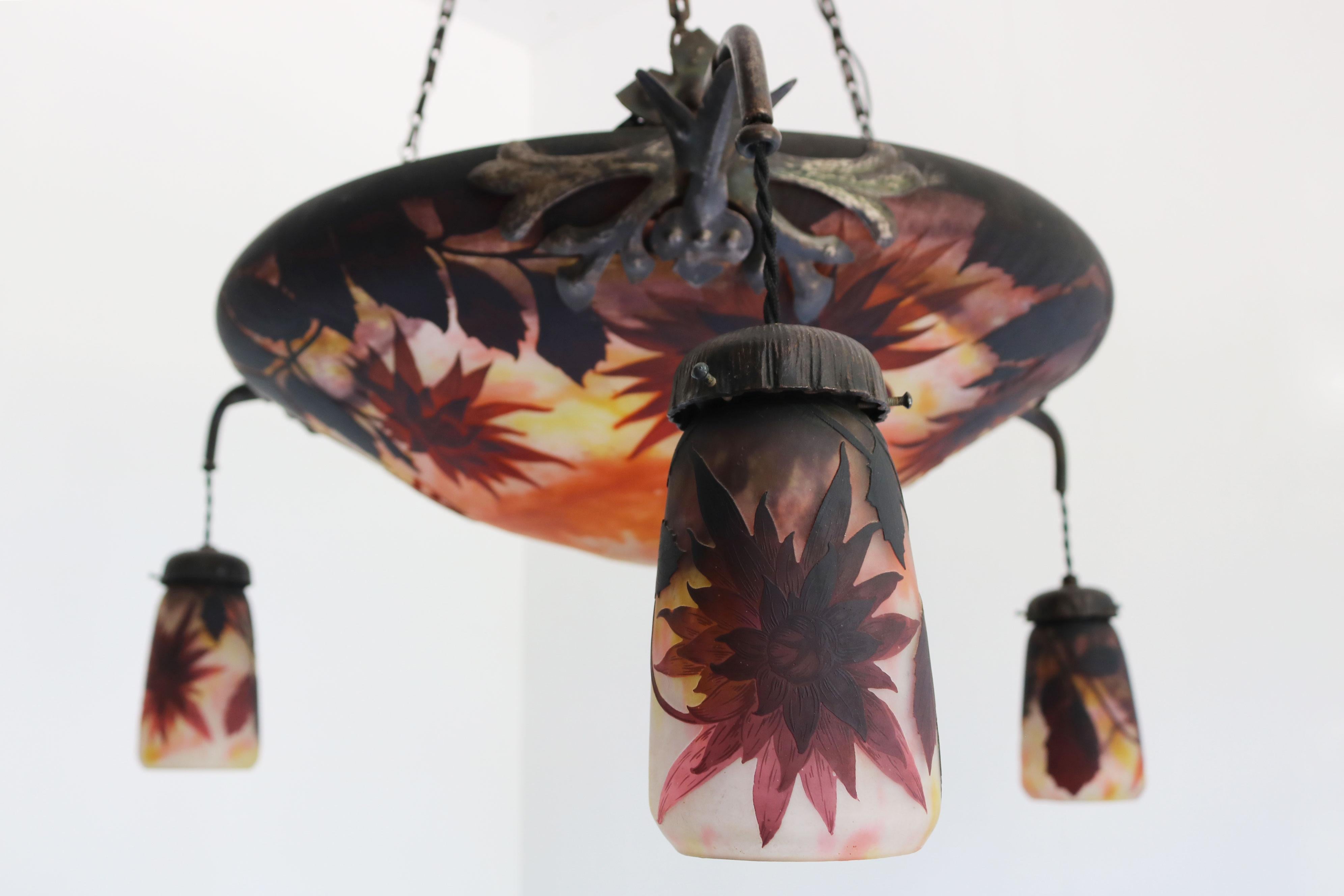 Exquisite large Daum Nancy & Louis Majorelle chandelier model “Dahlia” 1905 For Sale 12