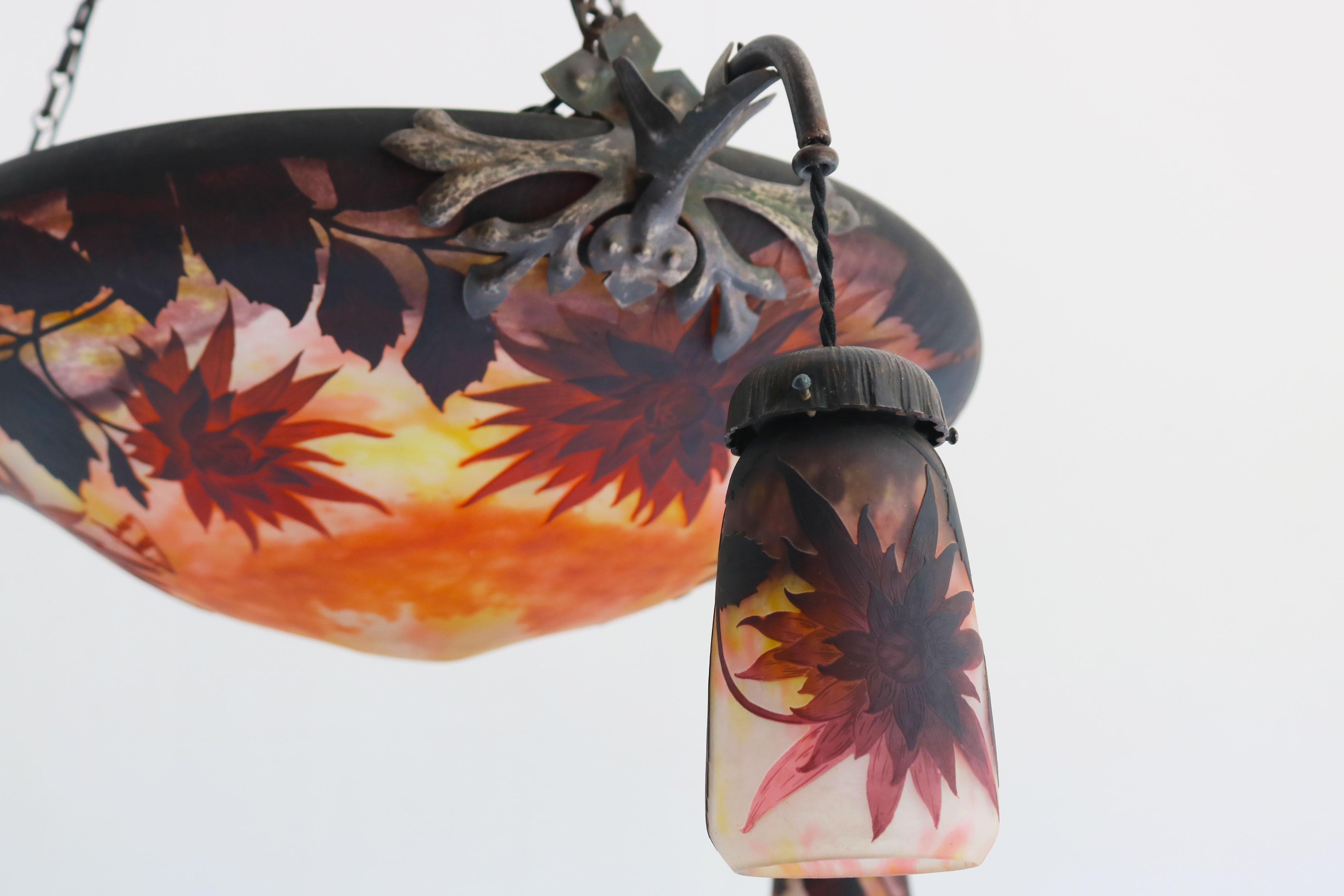 Art Nouveau Exquisite large Daum Nancy & Louis Majorelle chandelier model “Dahlia” 1905 For Sale