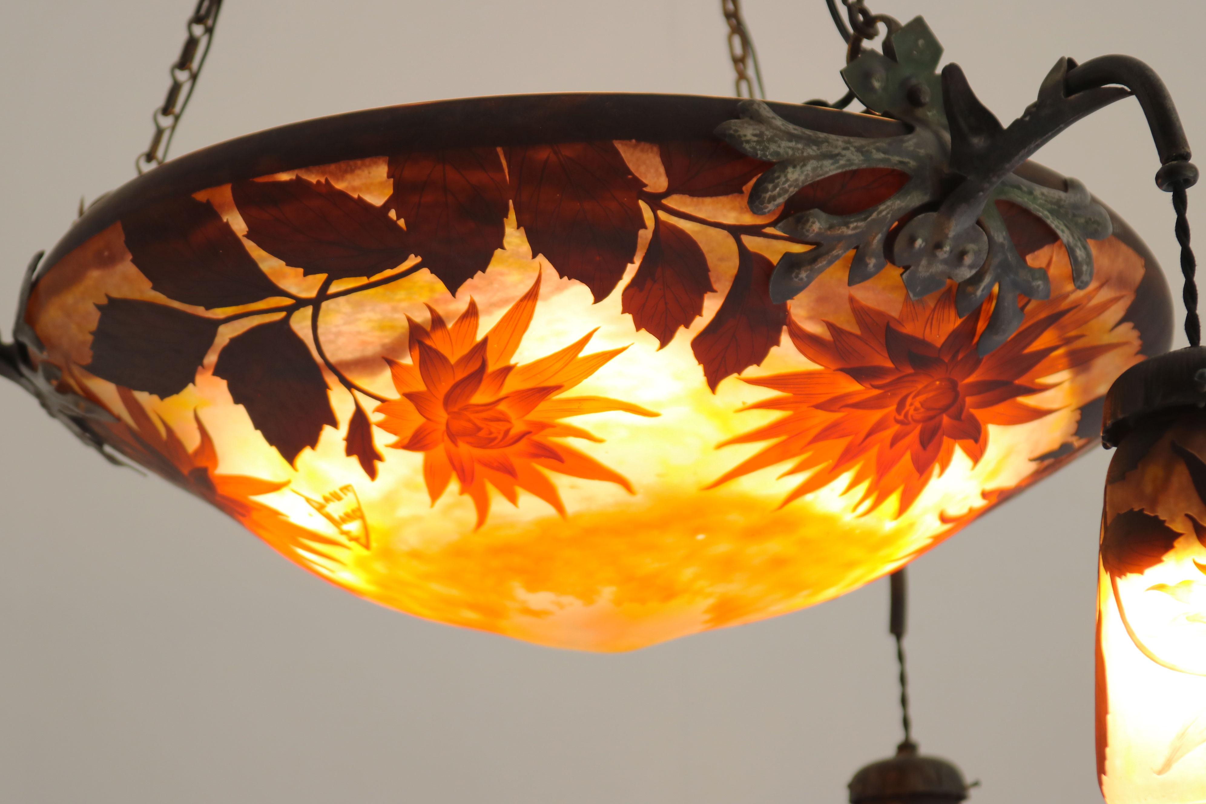 Hand-Crafted Exquisite large Daum Nancy & Louis Majorelle chandelier model “Dahlia” 1905 For Sale