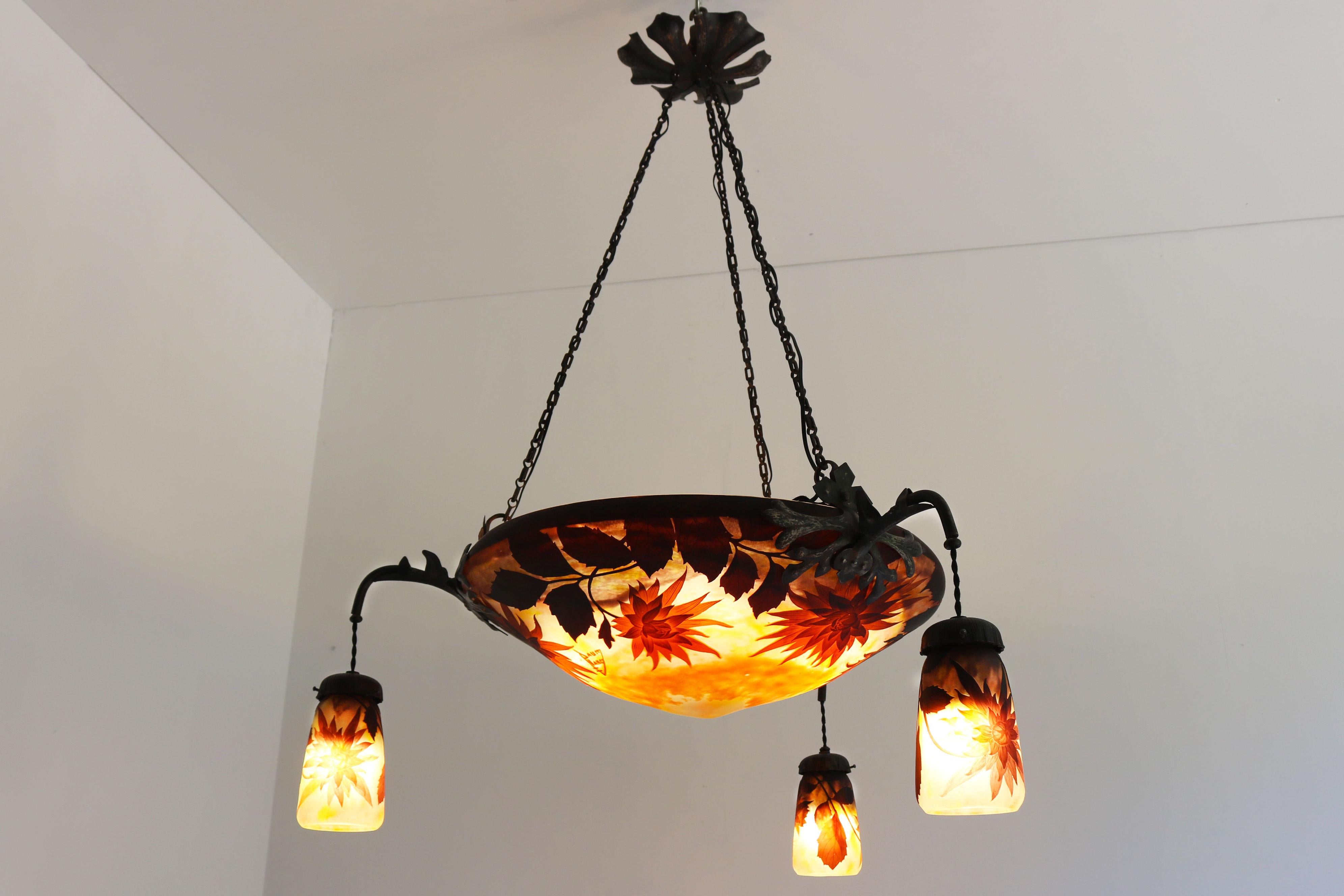 Early 20th Century Exquisite large Daum Nancy & Louis Majorelle chandelier model “Dahlia” 1905 For Sale