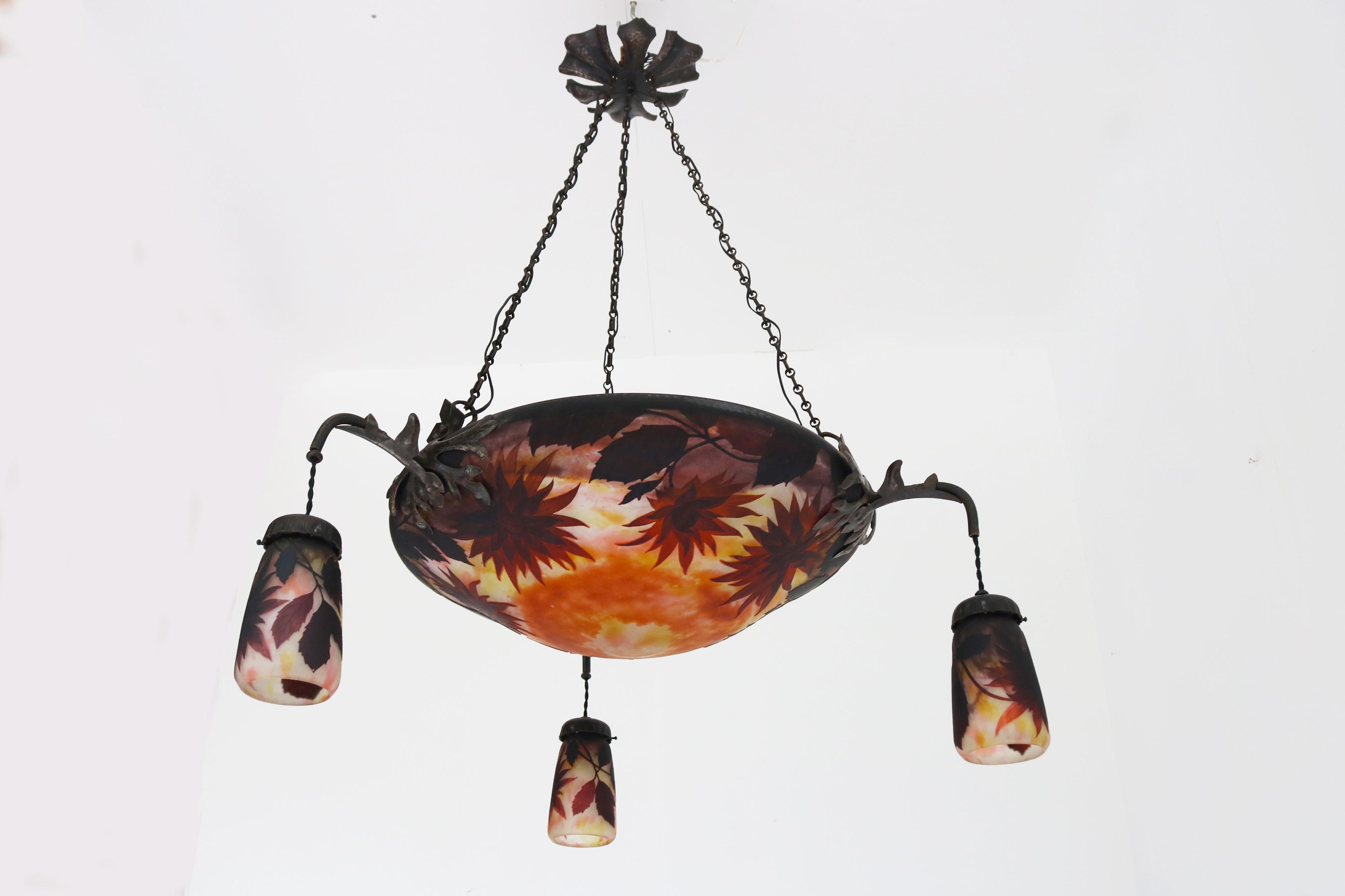 Exquisite large Daum Nancy & Louis Majorelle chandelier model “Dahlia” 1905 For Sale 1