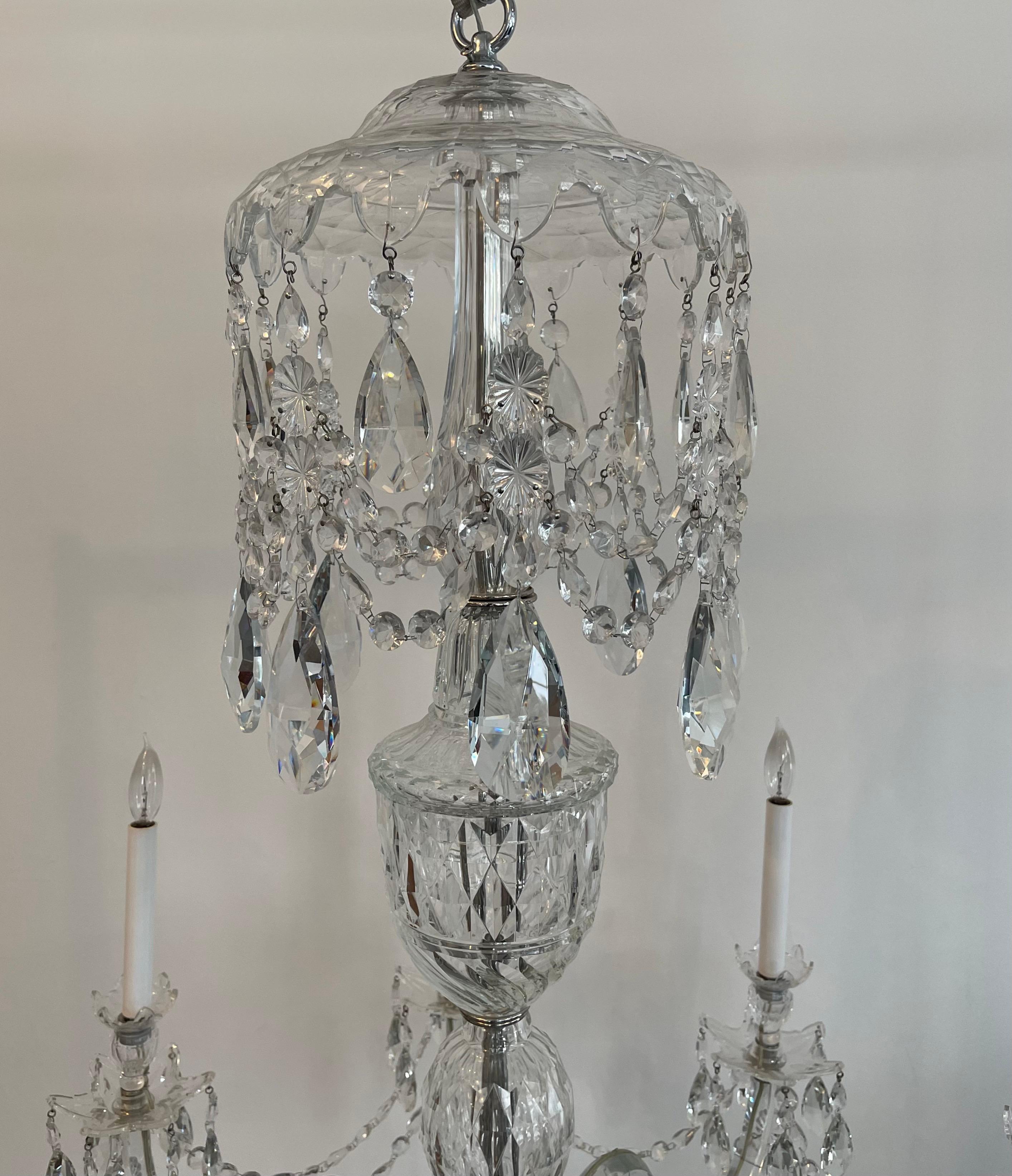 Magnifique lustre anglais géorgien à 8 lumières en cristal guirlande    Bon état - En vente à Roslyn, NY