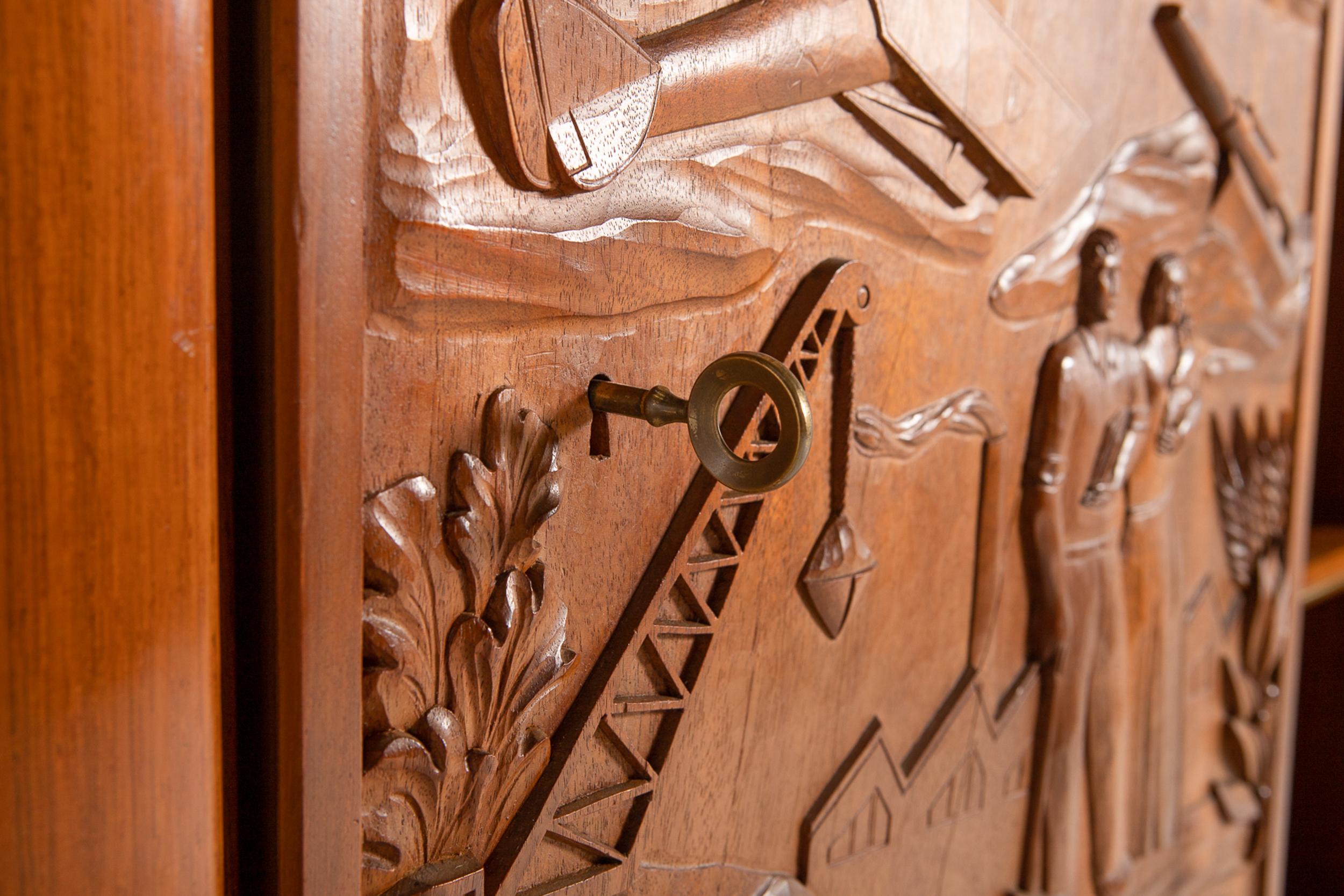 Exquisite Large Italian Carved Walnut and Rosewood Display Cabinet For Sale 5