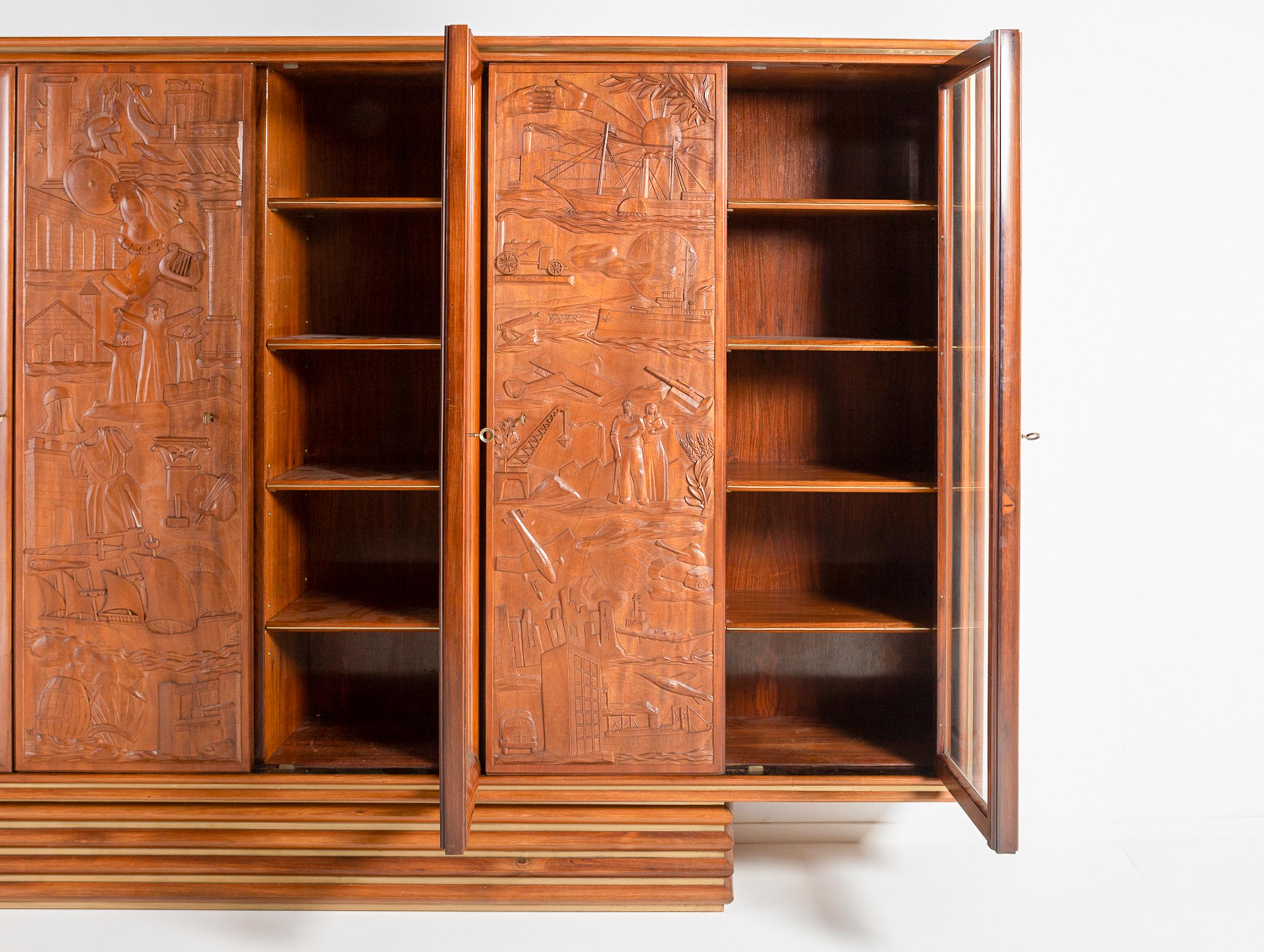 A superb solid Italian walnut and rosewood display cabinet. 
This sideboard features carved doors in walnut and glass doors with delicate rosewood frames.
The interior is completely finished in wonderful bookmarked rosewood veneer.
All shelves are
