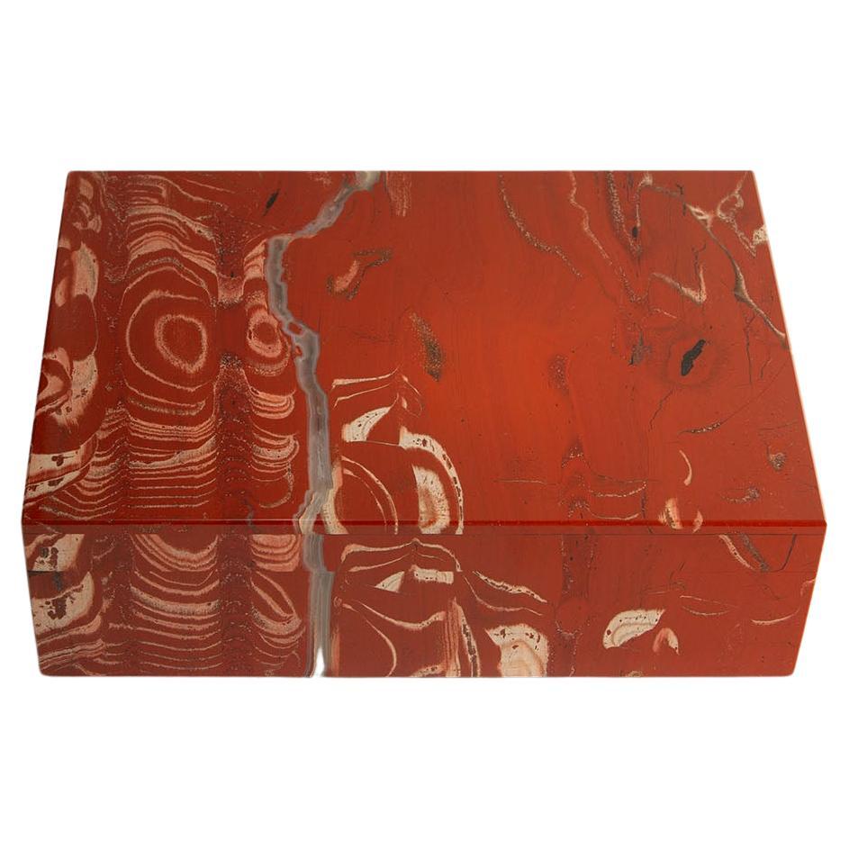 Squisita scatola decorativa in diaspro rosso di grandi dimensioni, realizzata in India in vendita