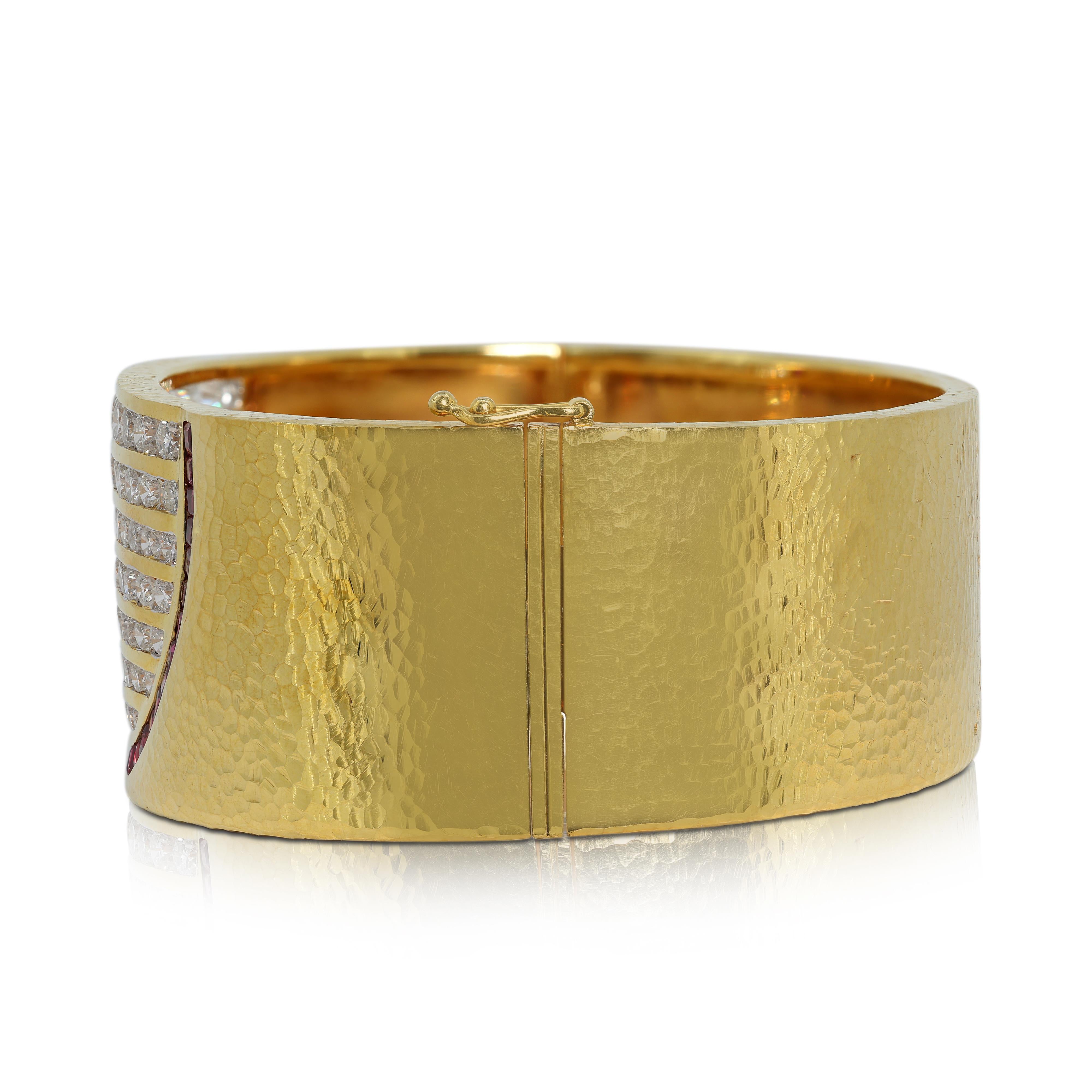 Exquisiter Larry 3.1 Karat Rubin- und Diamant-Armreif aus 18 Karat Gelbgold 1
