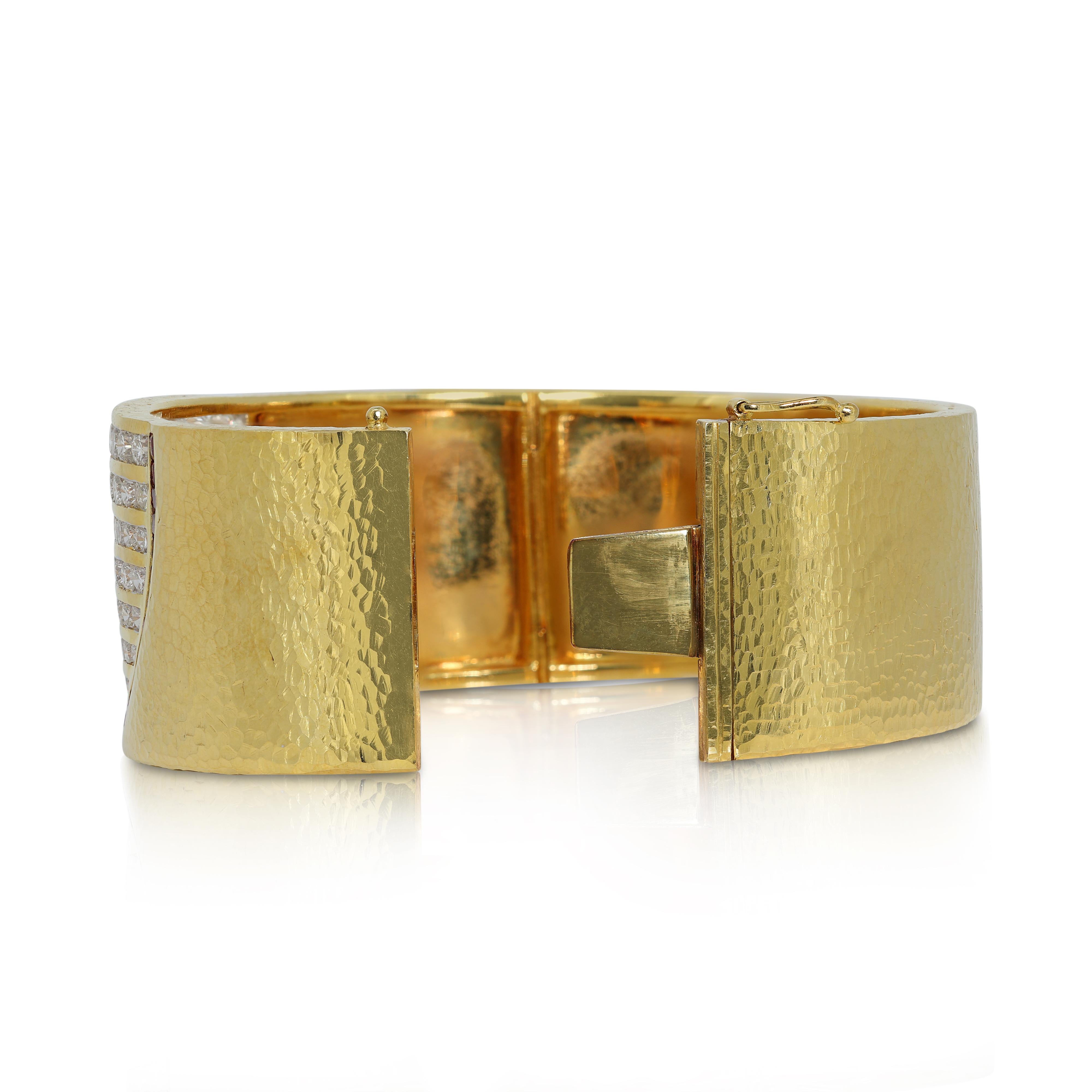 Exquisiter Larry 3.1 Karat Rubin- und Diamant-Armreif aus 18 Karat Gelbgold 2