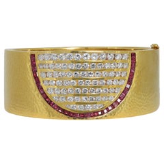 Exquisiter Larry 3.1 Karat Rubin- und Diamant-Armreif aus 18 Karat Gelbgold