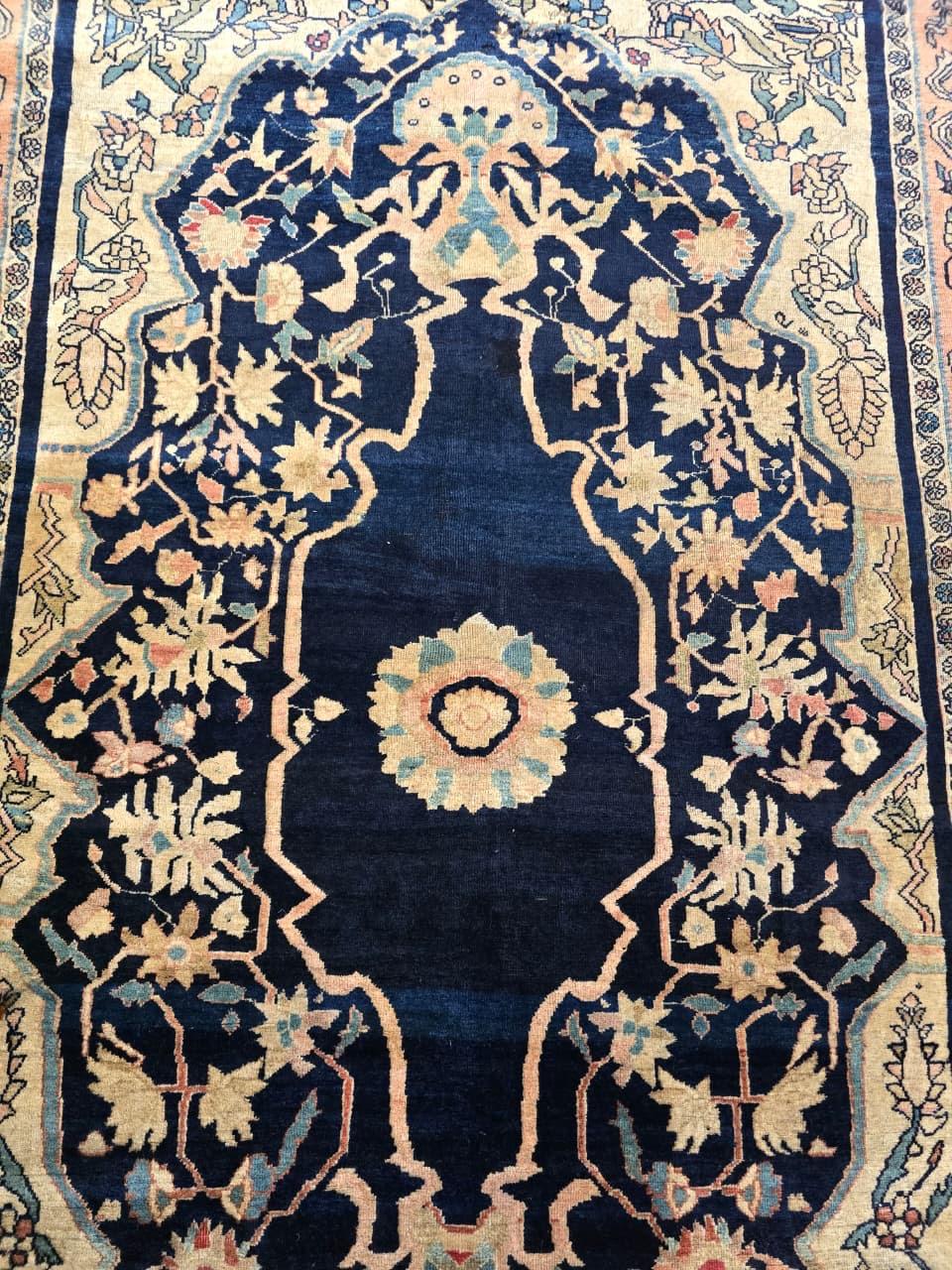 Exquisiter antiker Sarouk Farahan-Teppich aus dem späten 19. Jahrhundert, CIRCA 1870er Jahre - 78 x 50 im Zustand „Gut“ im Angebot in Media, PA