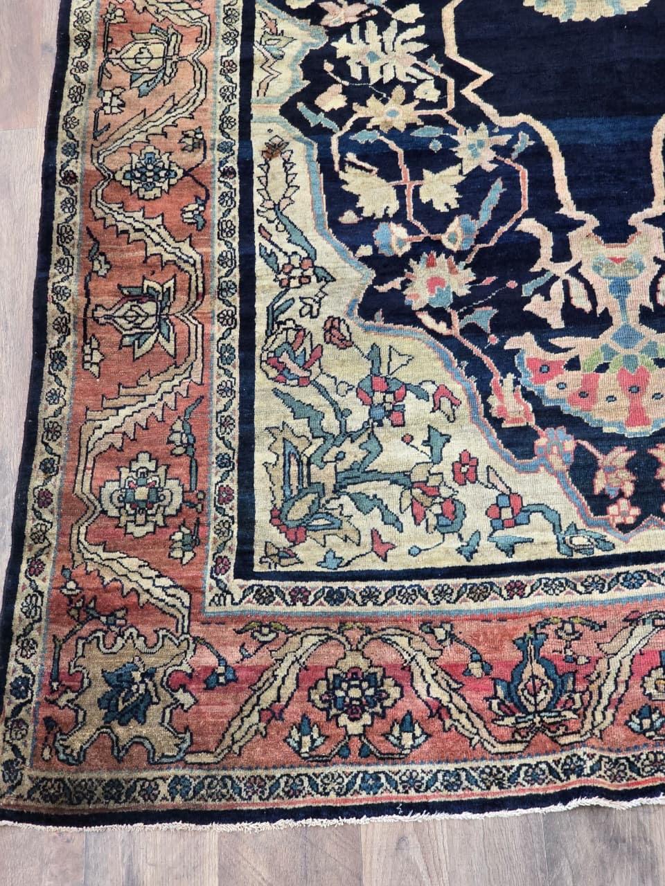 Exquisiter antiker Sarouk Farahan-Teppich aus dem späten 19. Jahrhundert, CIRCA 1870er Jahre - 78 x 50 im Angebot 3