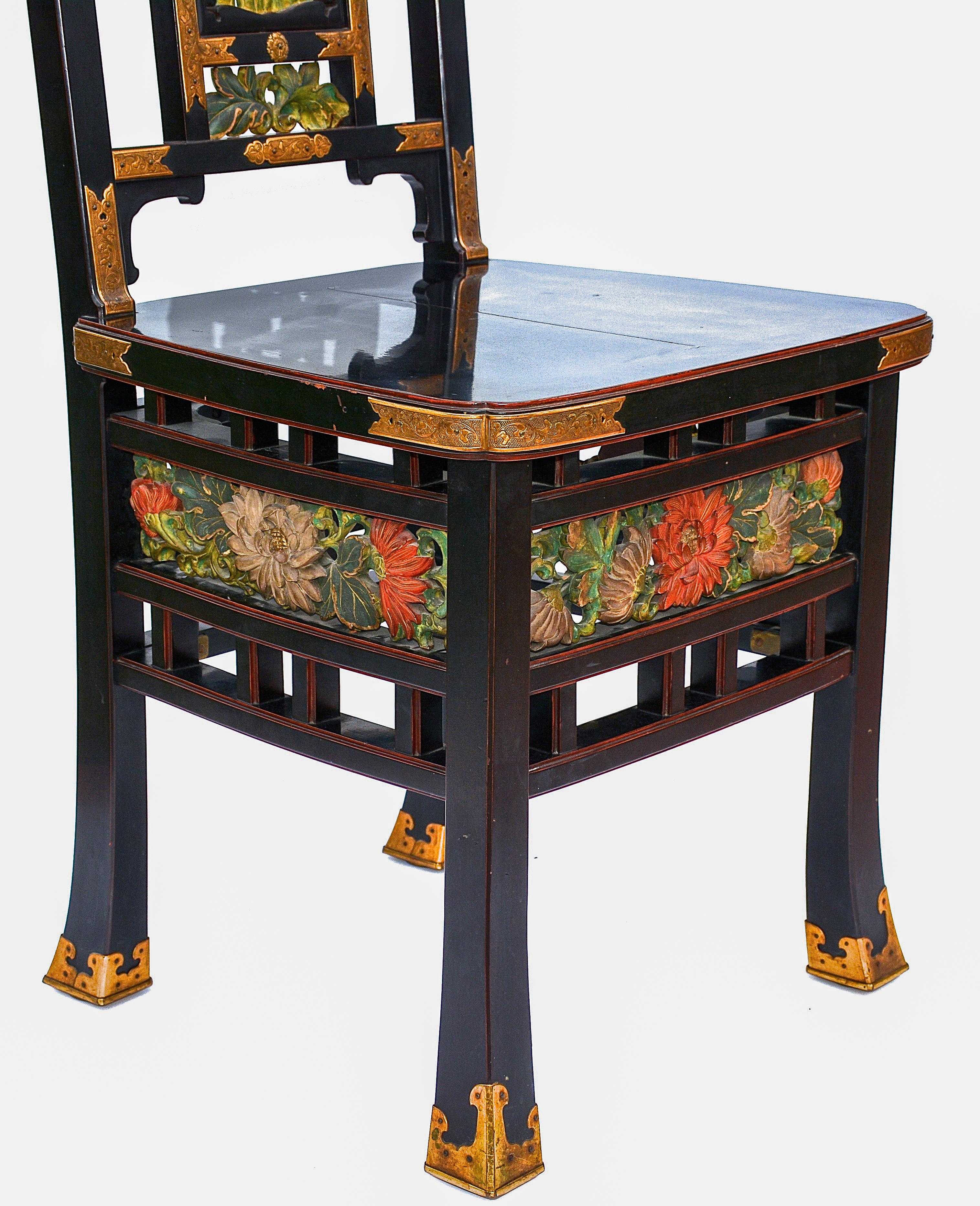 Exquisita silla japonesa de finales del siglo XIX con respaldo alto y laca negra en venta 11