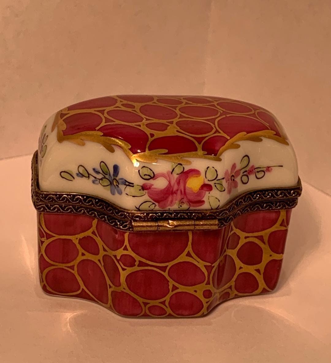 Belle Époque Exquisite Limoges France Peint Main Porcelain Box with 4 Perfume Bottles Inside