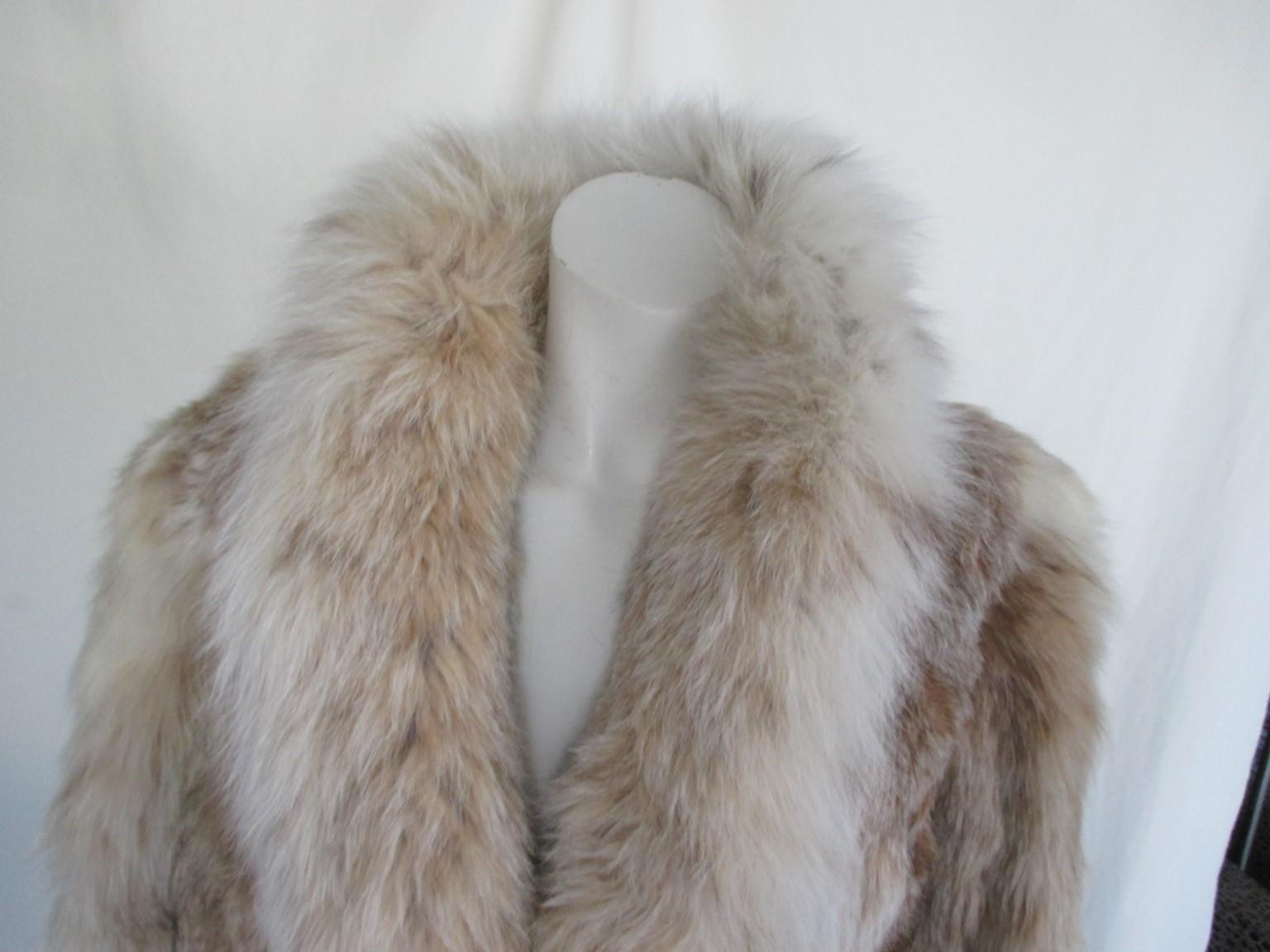 Beautiful high quality very stylish lynx full length coat

We offer more exclusive fur items, view our front store

Details:
With 2 side pockets,
1 inside pocket in lining and 3 closing hooks.
Fully lined with silk
The belt on picture is not