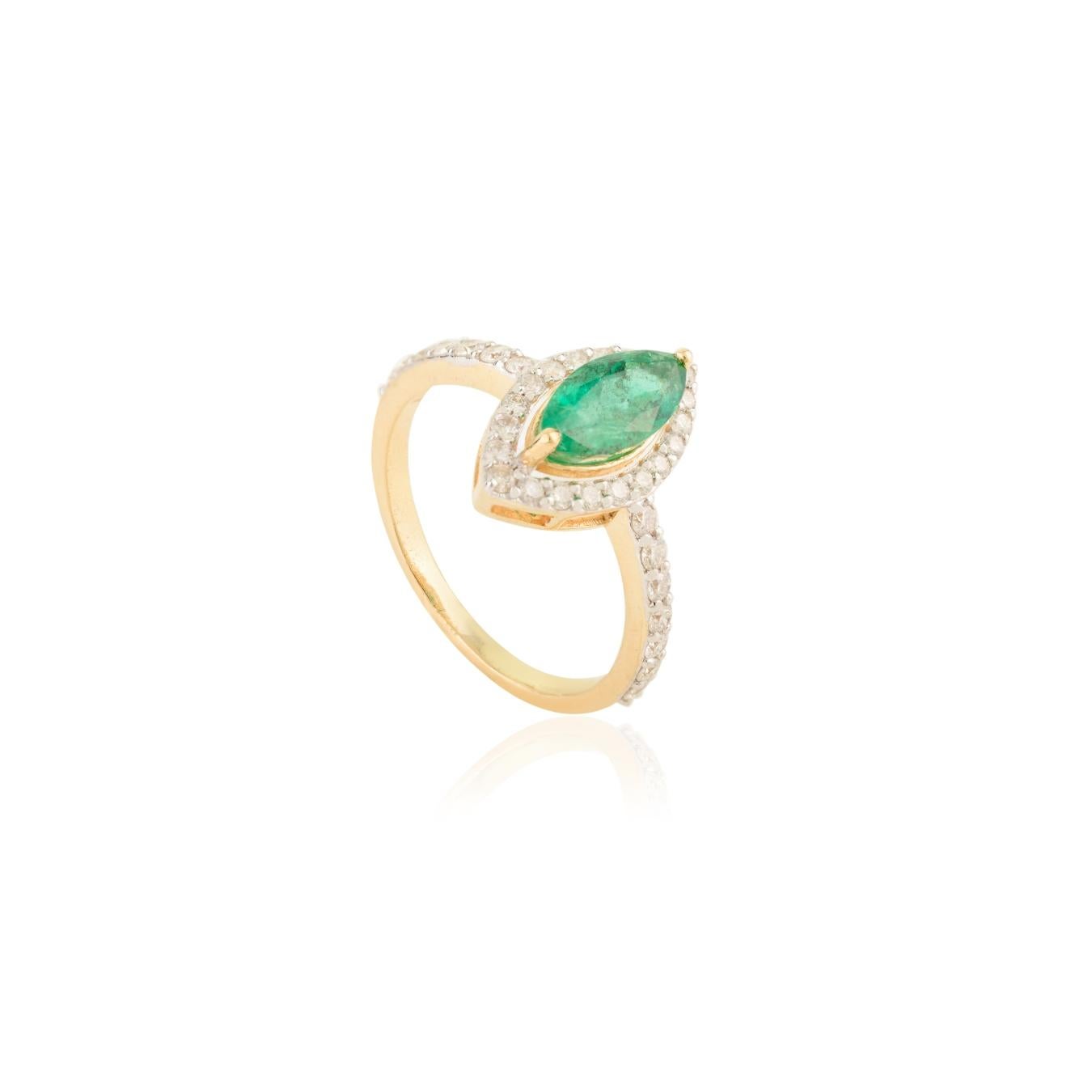 En vente :  Bague de fiançailles en or jaune 18 carats avec émeraude de forme marquise et halo de diamants 5