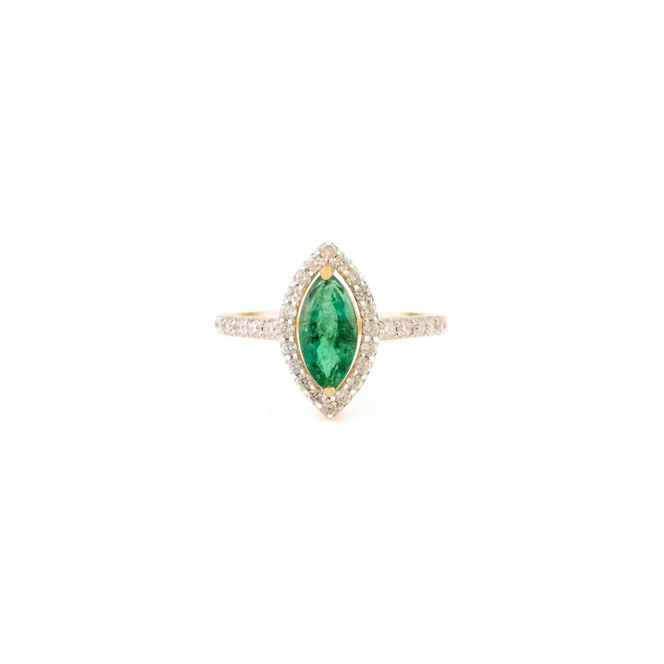 En vente :  Bague de fiançailles en or jaune 18 carats avec émeraude de forme marquise et halo de diamants 9