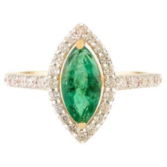 Bague de fiançailles en or jaune 18 carats avec émeraude de forme marquise et halo de diamants
