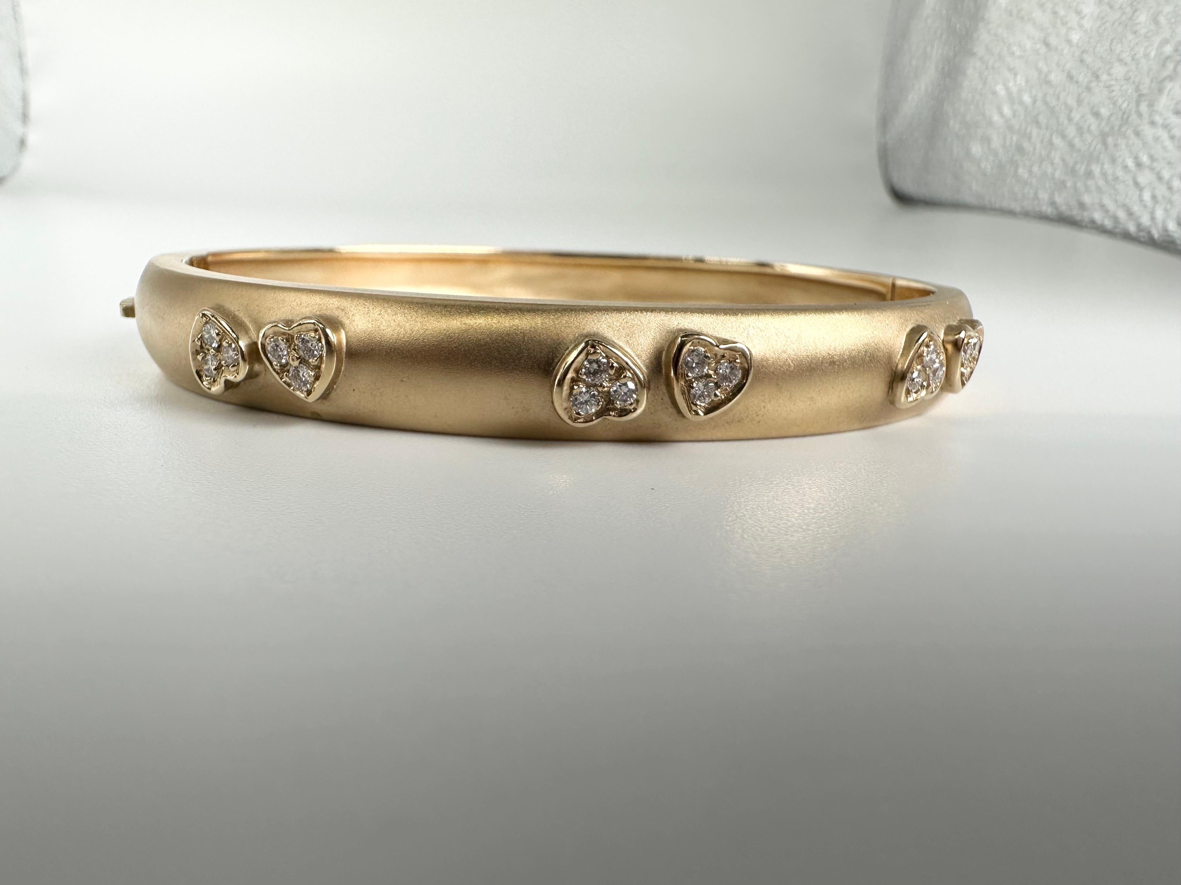 Round Cut Exquisite matte finish heart diamond bangle 14KT yellow gold For Sale