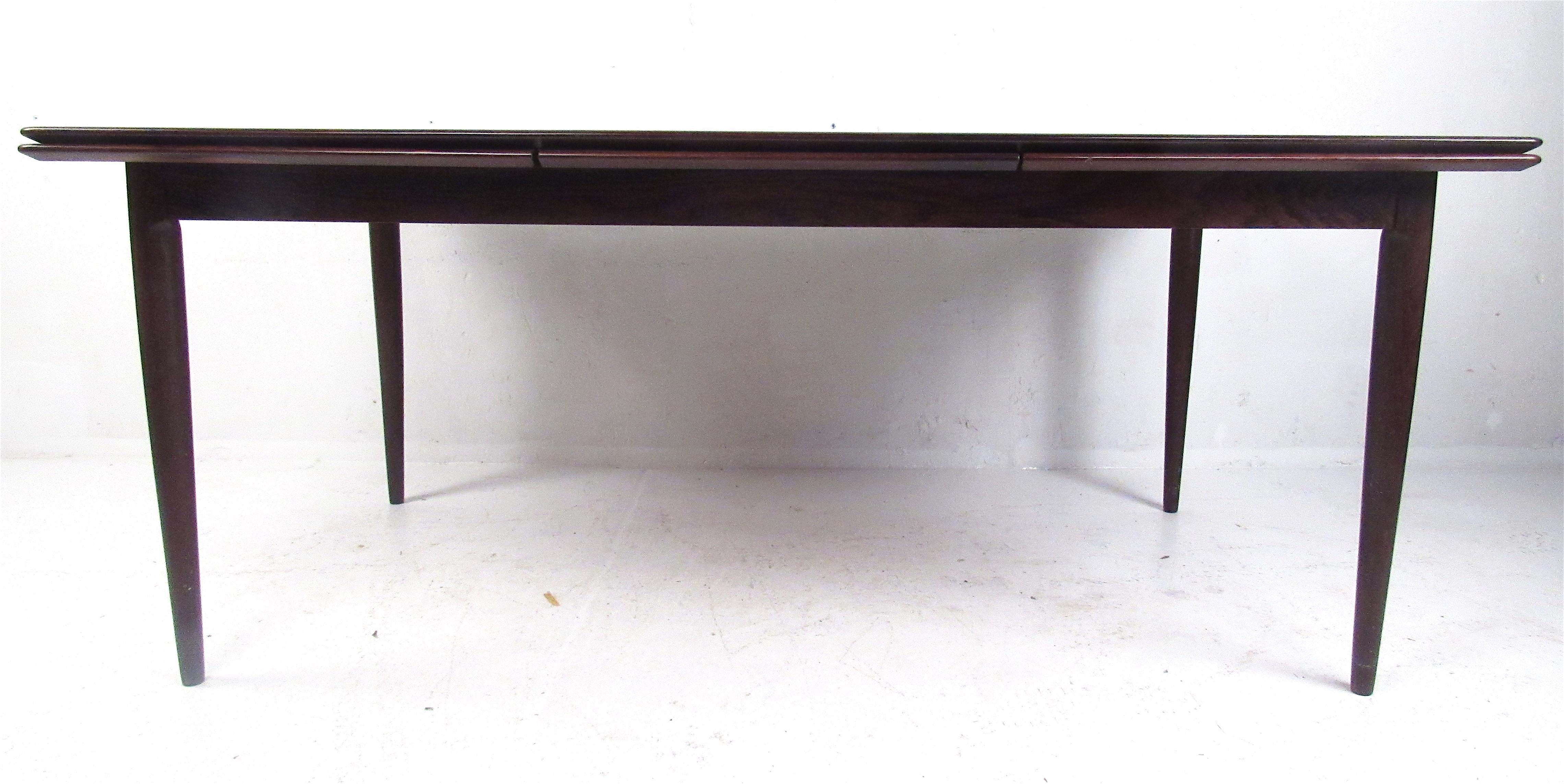 Exquisite Midcentury Danish Rosewood Draw Leaf Dining Table In Good Condition In Brooklyn, NY