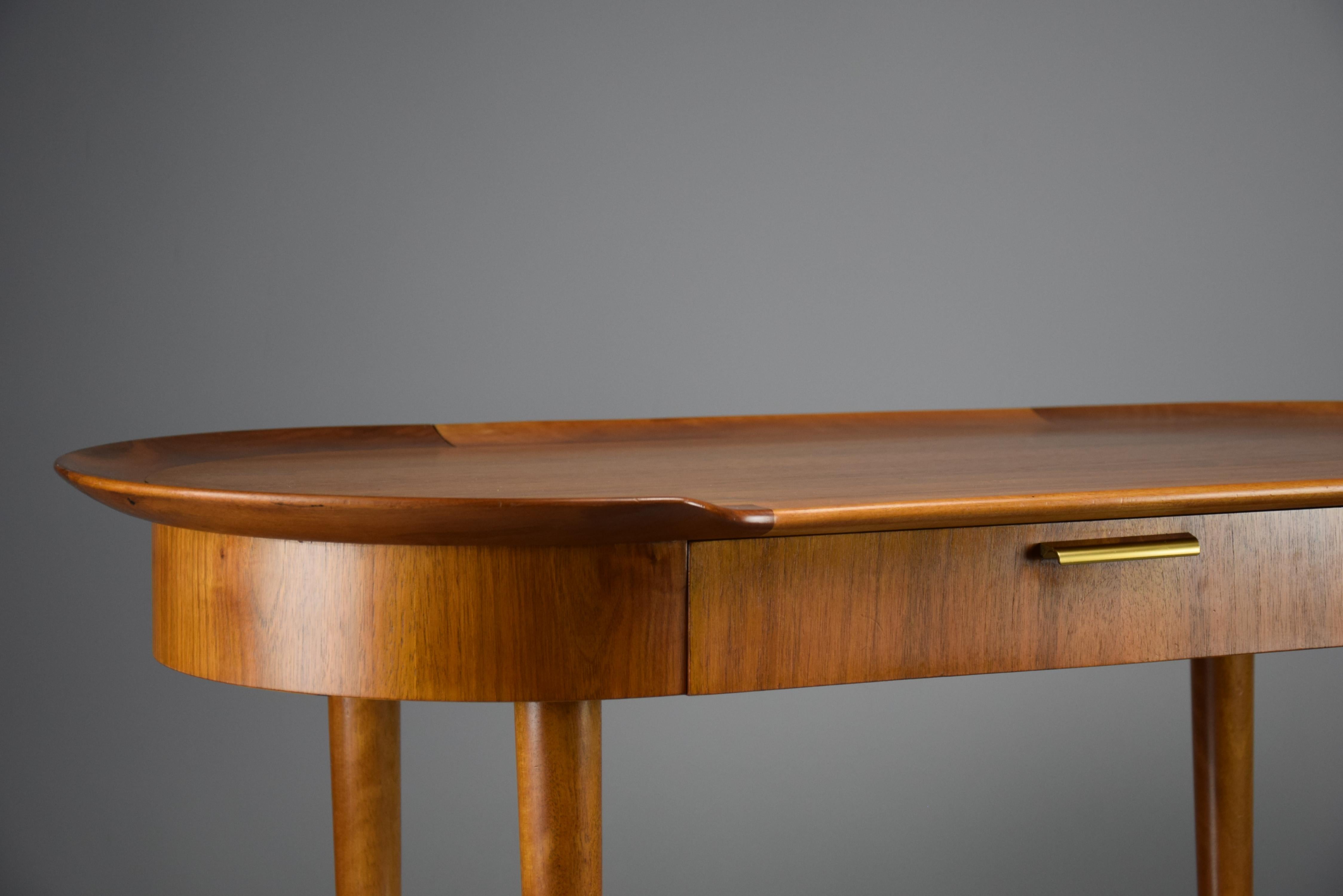 Exquisite Mid Century Entrance  Console Table For Sale 5